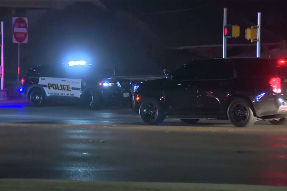 7 police officers wounded in San Antonio shooting