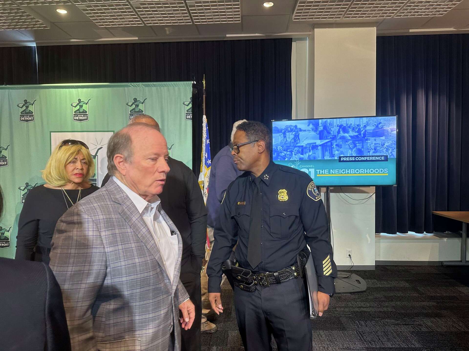 Detroit police say 2 young kids froze to death in parked van outside casino