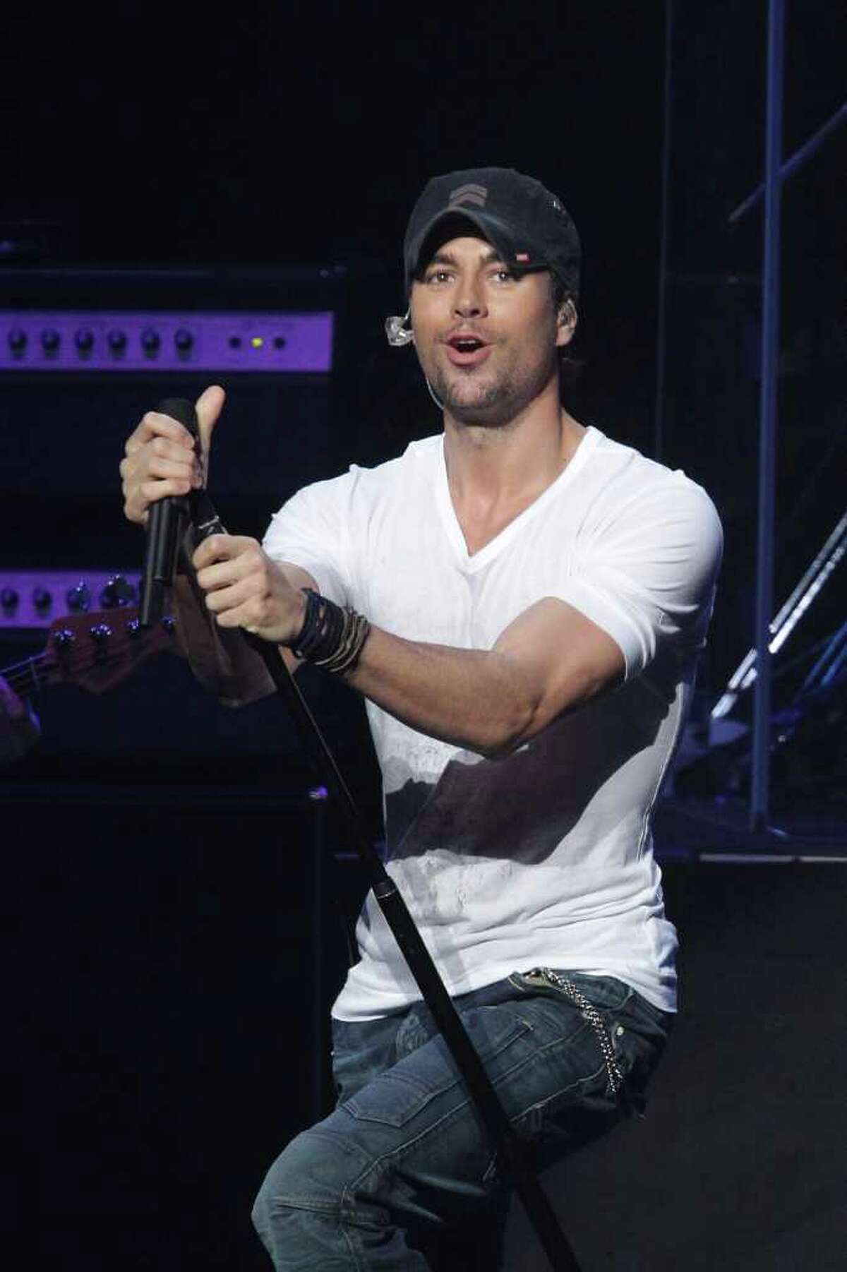 LOS ANGELES, CA - DECEMBER 05: Enrique Iglesias performs at the KIIS FM's Jingle Ball 2010 on December 5, 2010 in Los Angeles, California. (Photo by Noel Vasquez/Getty Images) *** Local Caption *** Enrique Iglesias