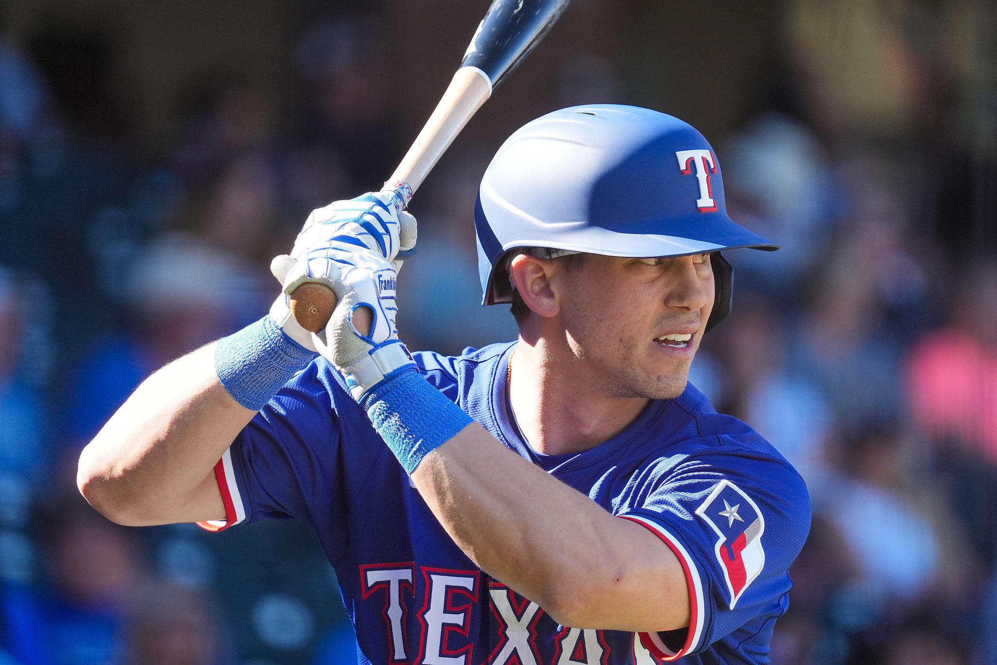 Texas Rangers add veteran outfielder to roster, option Dustin Harris