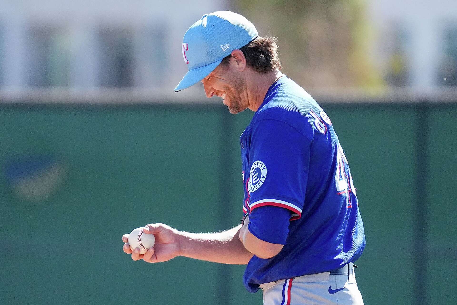 DeGrom scratched from Rangers' start due to stomach flu
