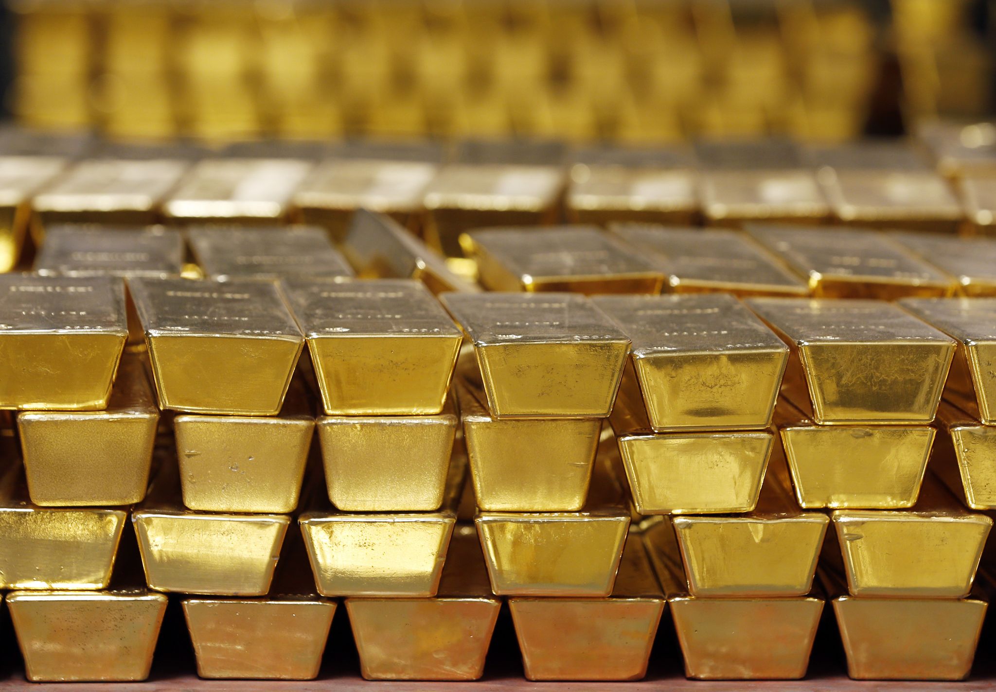 Gold hits record as Trump's Fed criticism sparks flight to haven