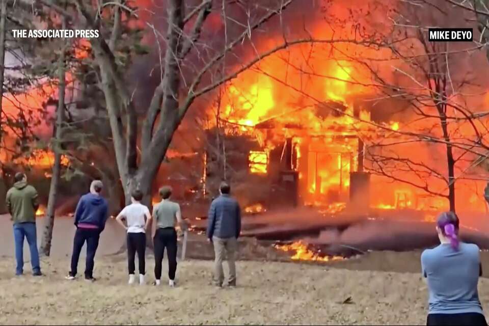 At least 1 dead after plane crashes into home in Minneapolis suburb