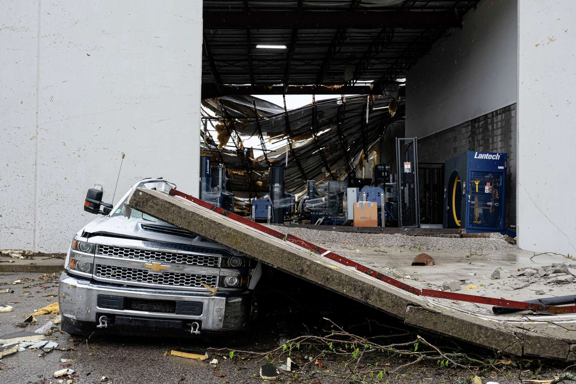 US weather: Tornadoes, severe storms hit Oklahoma, South, Midwest