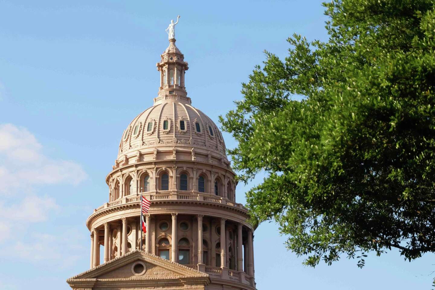 Texas Capitol reopens after arrest in threat again lawmakers