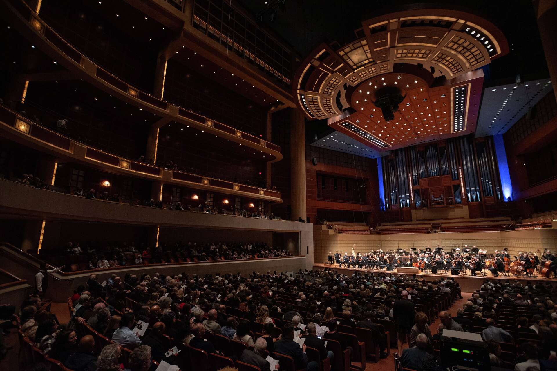 Dallas Symphony changes drinks policy for classical concerts