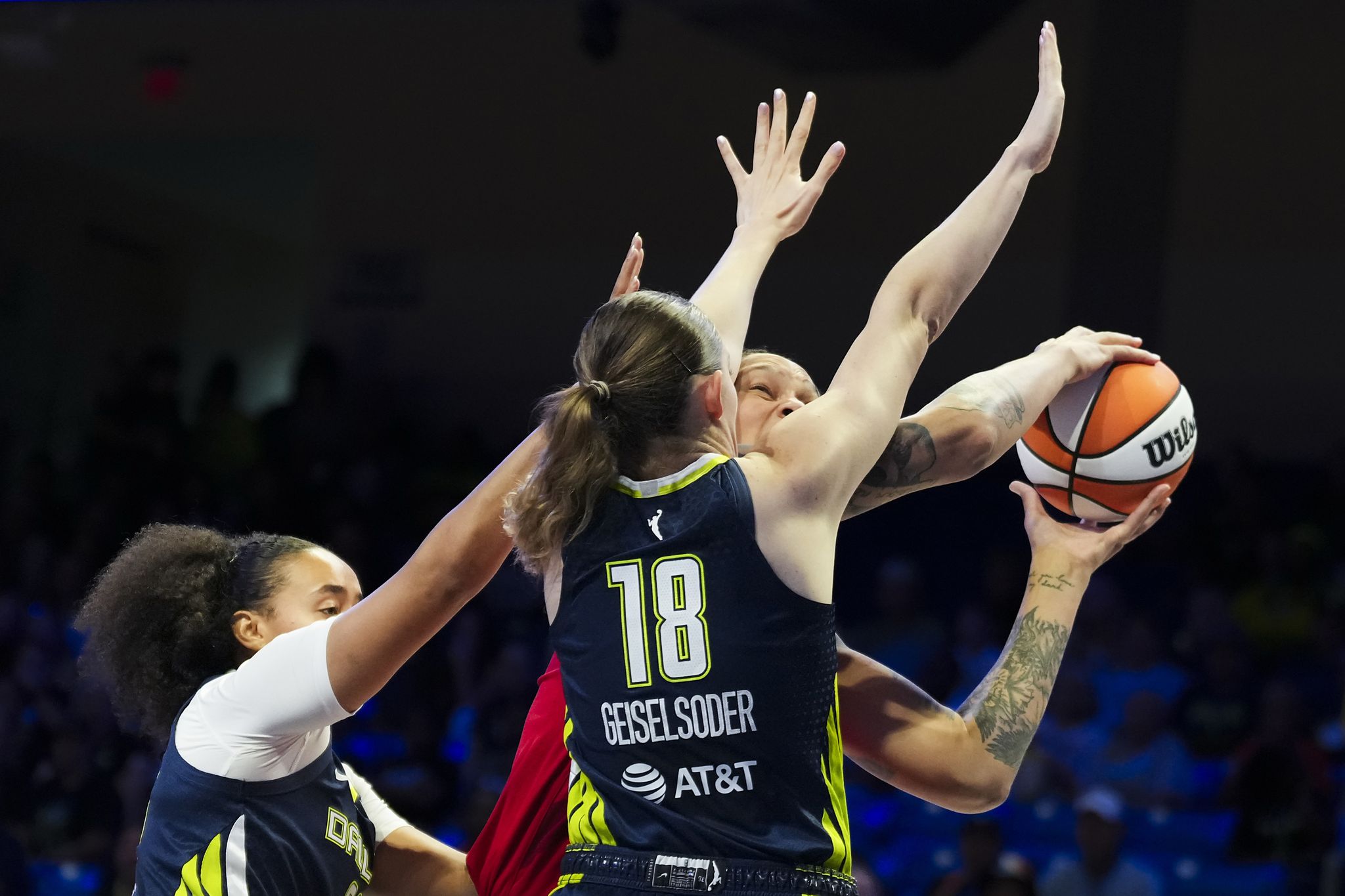 Stars jump all over Jets, ride Jake Oettinger shutout to home win