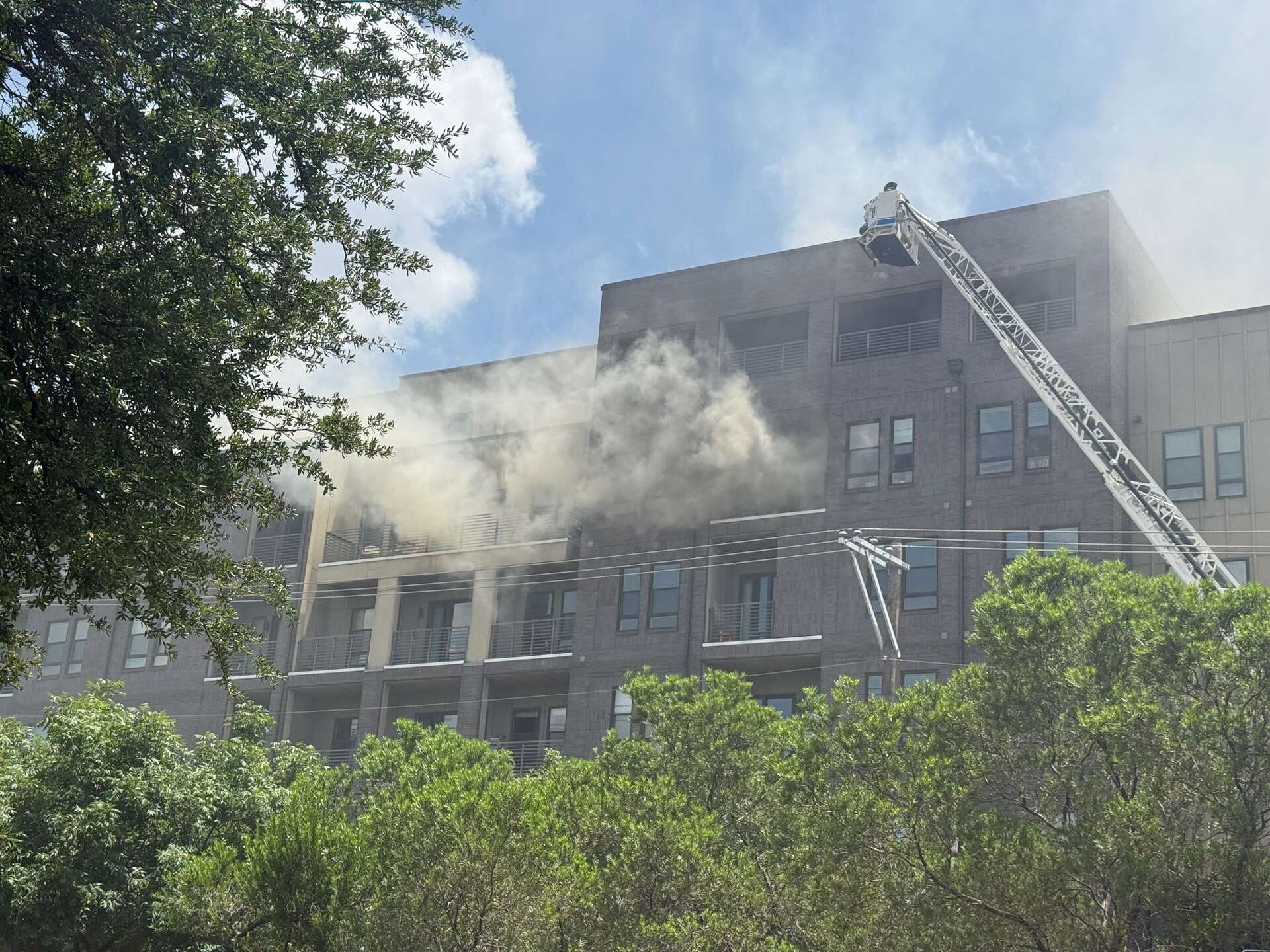 A multi-alarm fire broke out at a Fort Worth apartment building