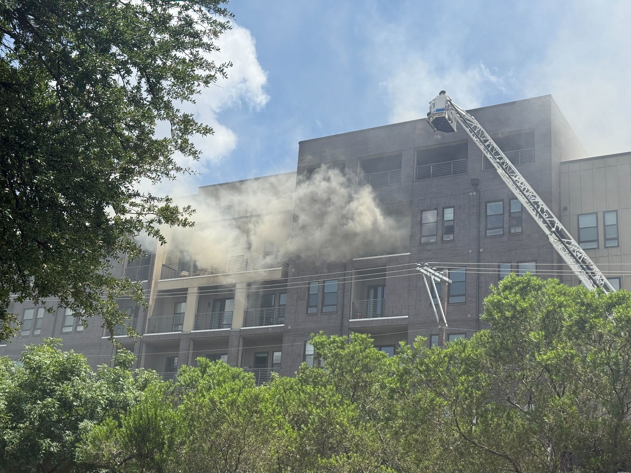 A multi-alarm fire broke out at a Fort Worth apartment building