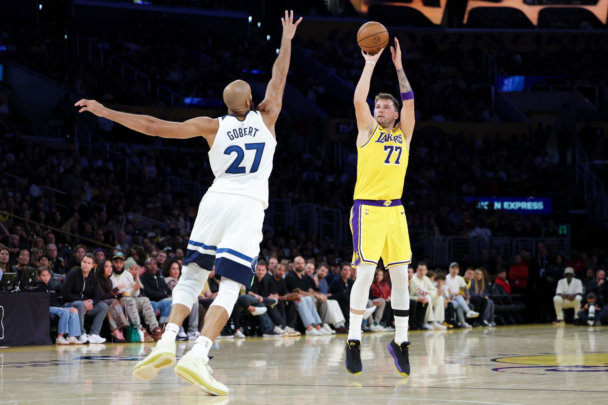 Luka Doncic continues scorching start in Lakers' win over Wolves