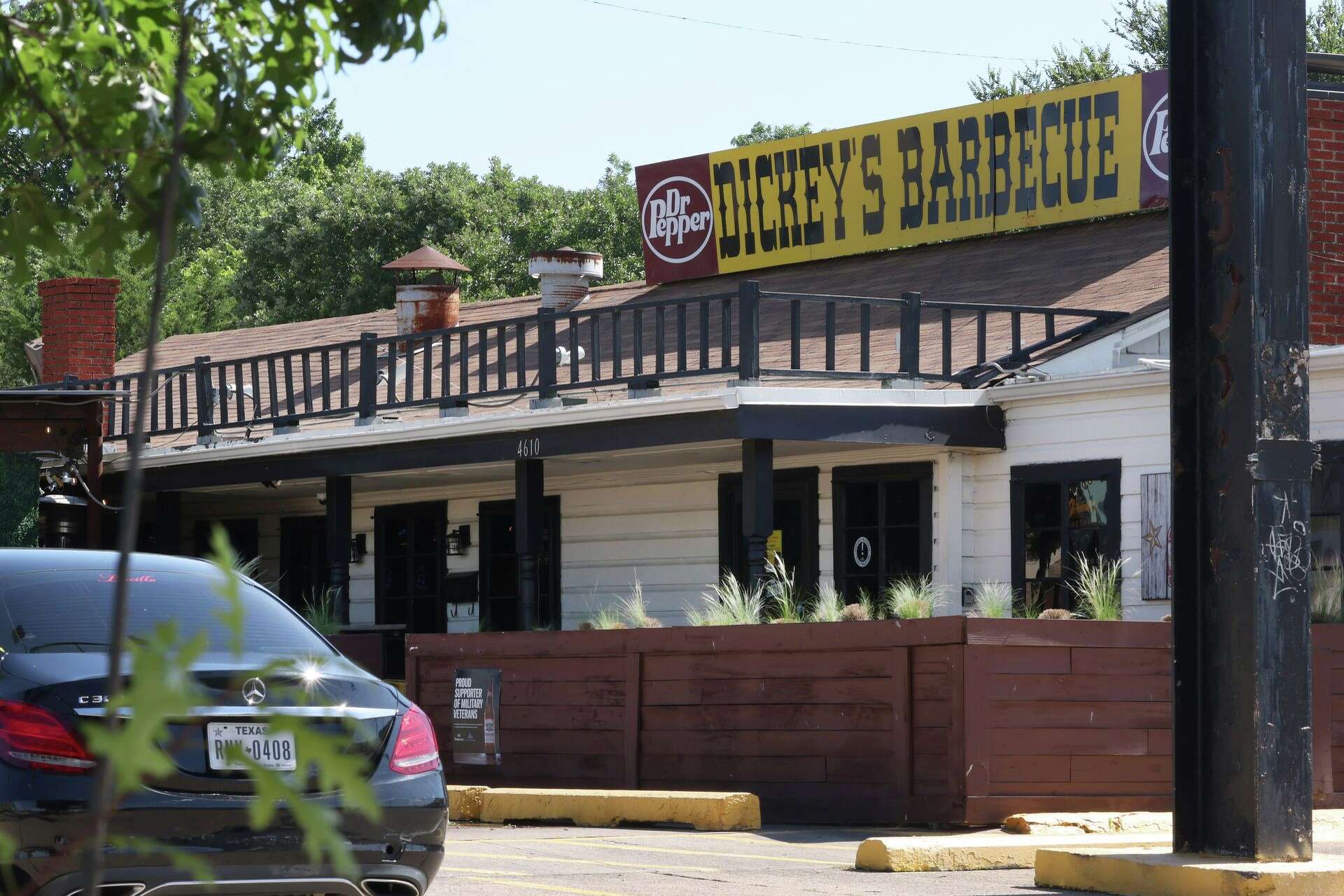 Did some Dickey's Barbecue Pit locations stray from winning recipe?