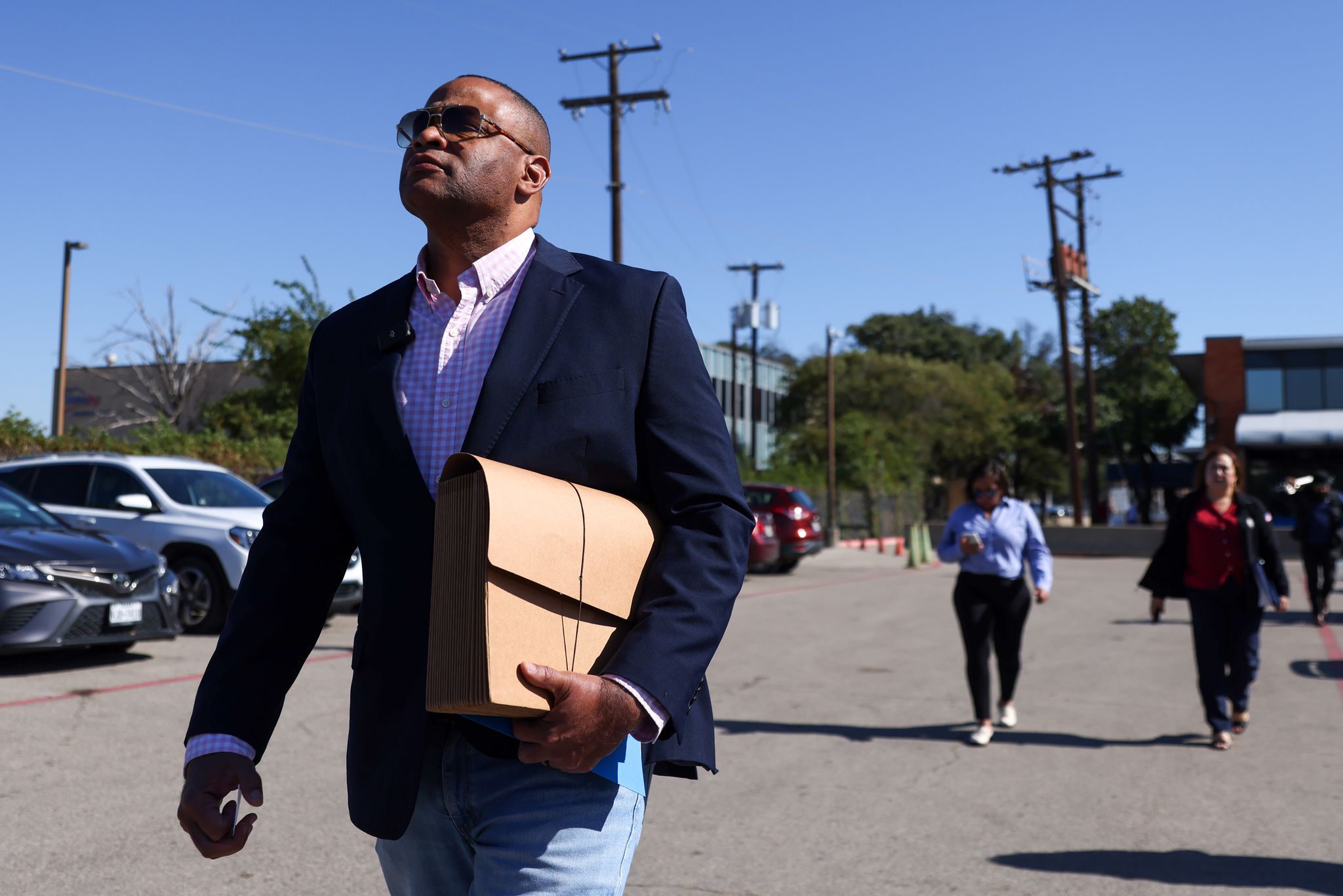 Image for Marc Veasey pushes to remove statue ahead of Rangers home opener