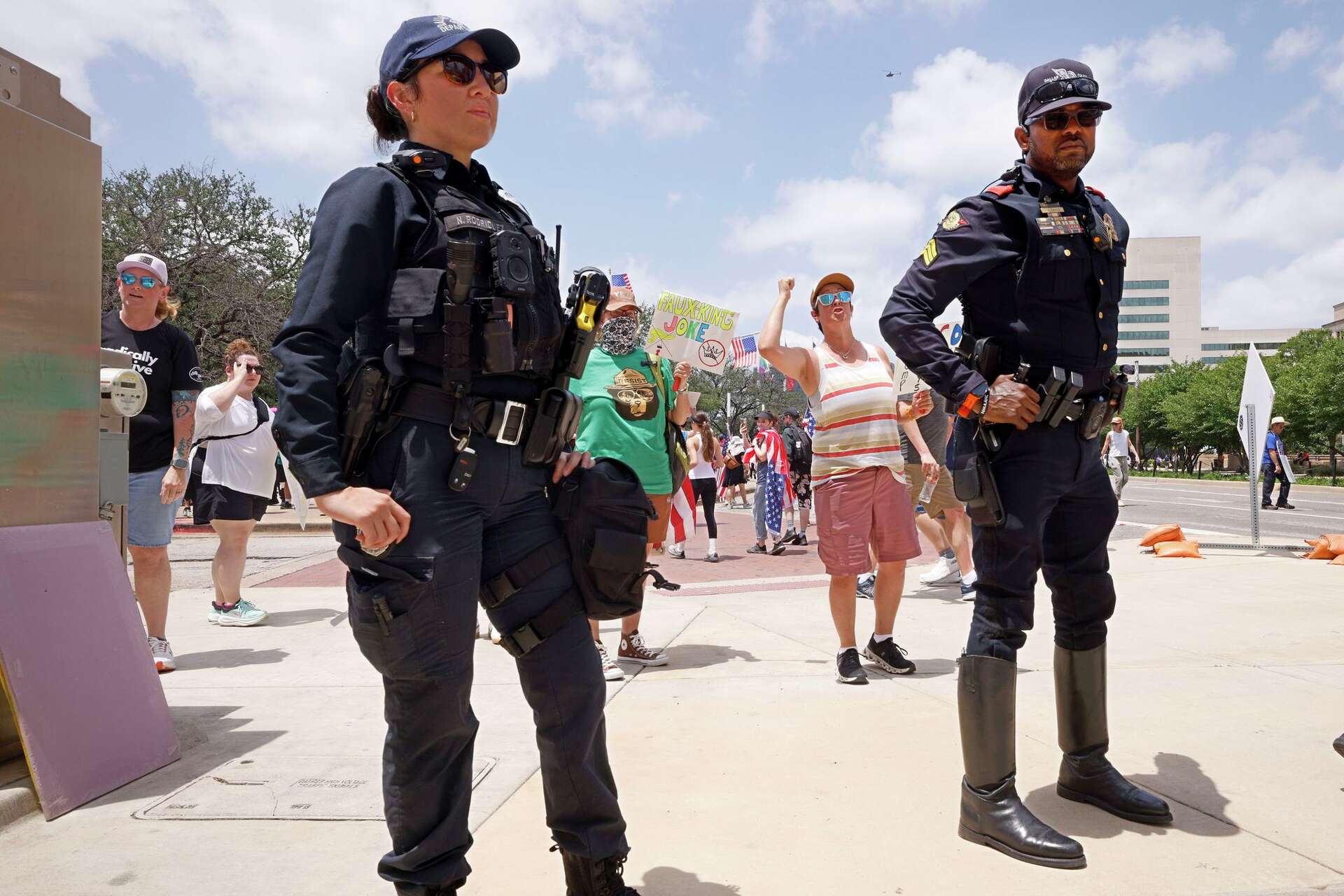 Letters to the Editor - Three cheers to the Dallas Police, two arts ...