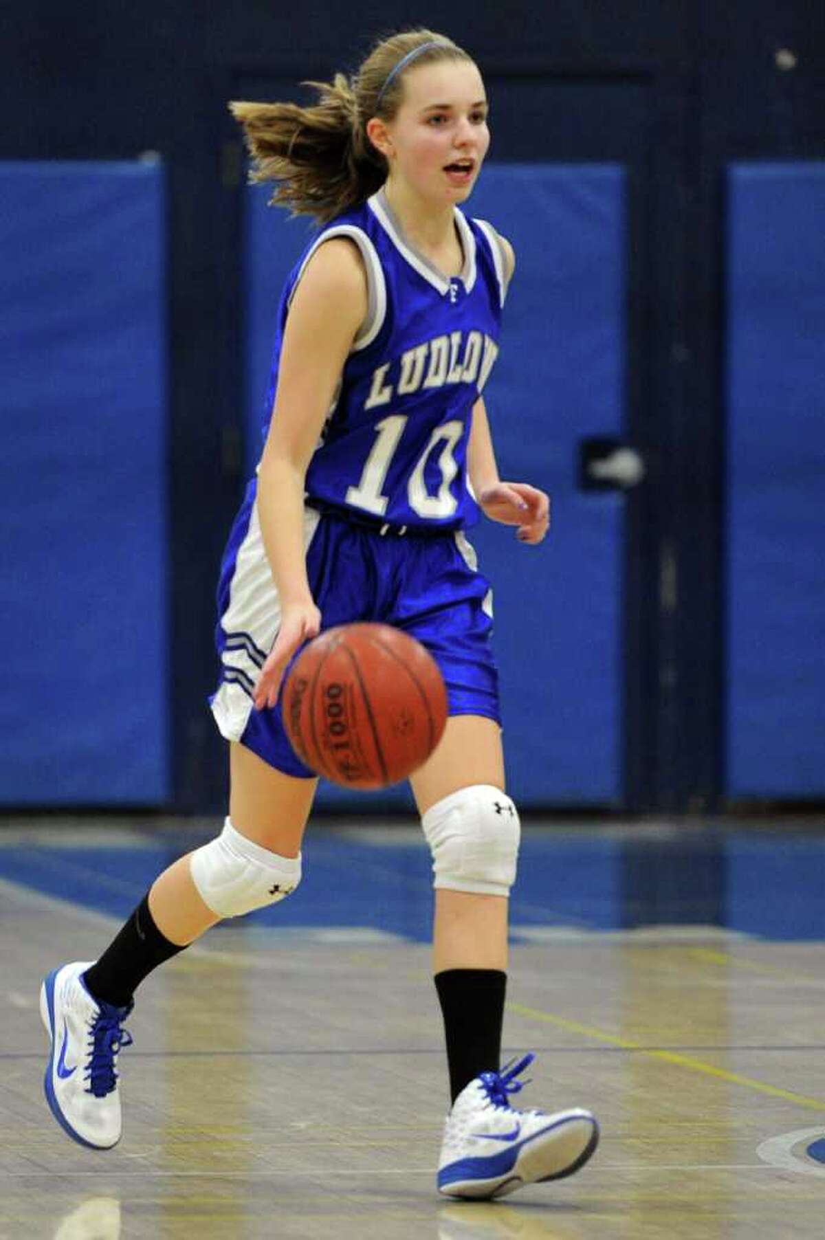 Staples girls basketball beats Fairfield Ludlowe in opener