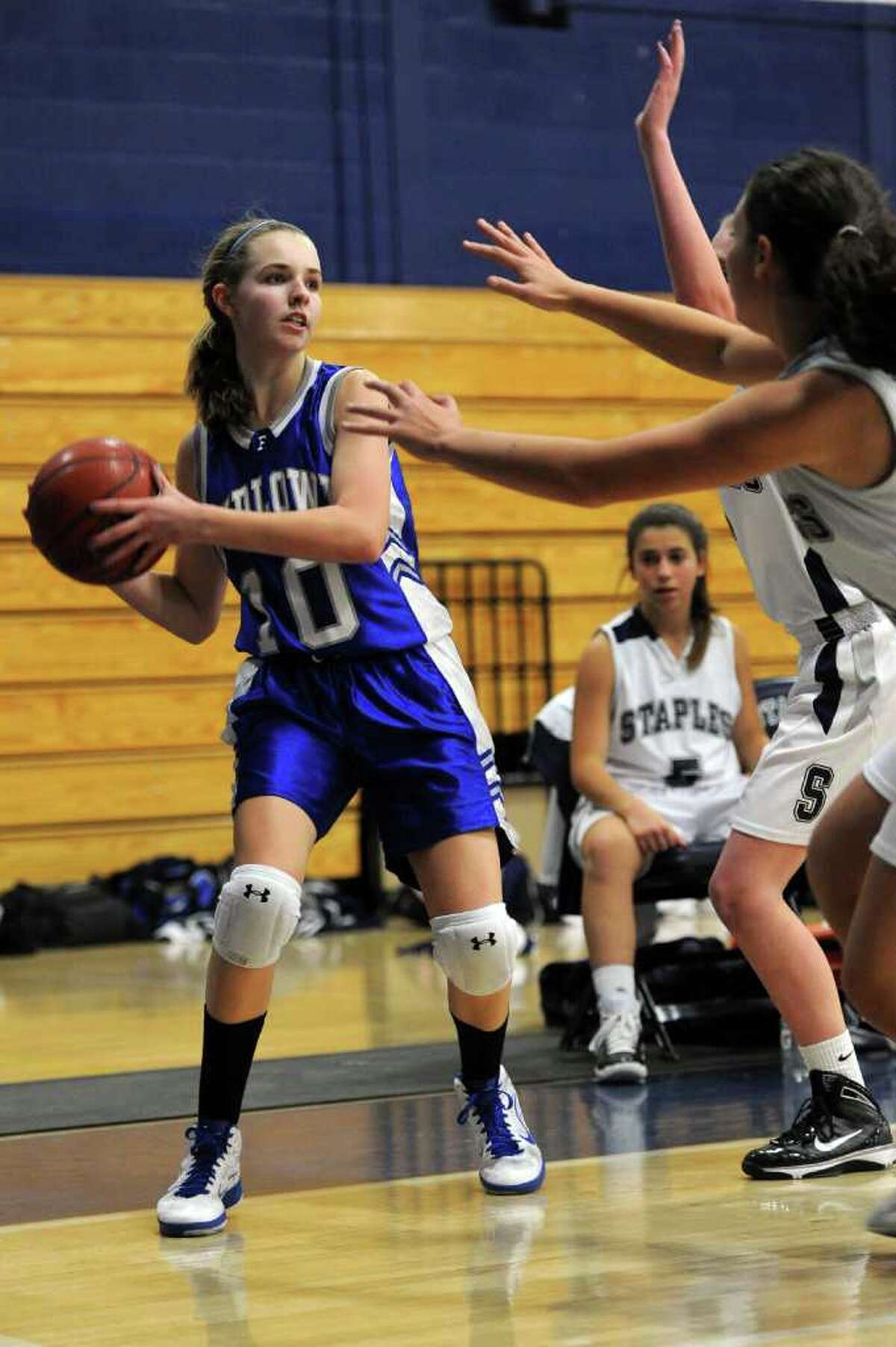 Staples girls basketball beats Fairfield Ludlowe in opener