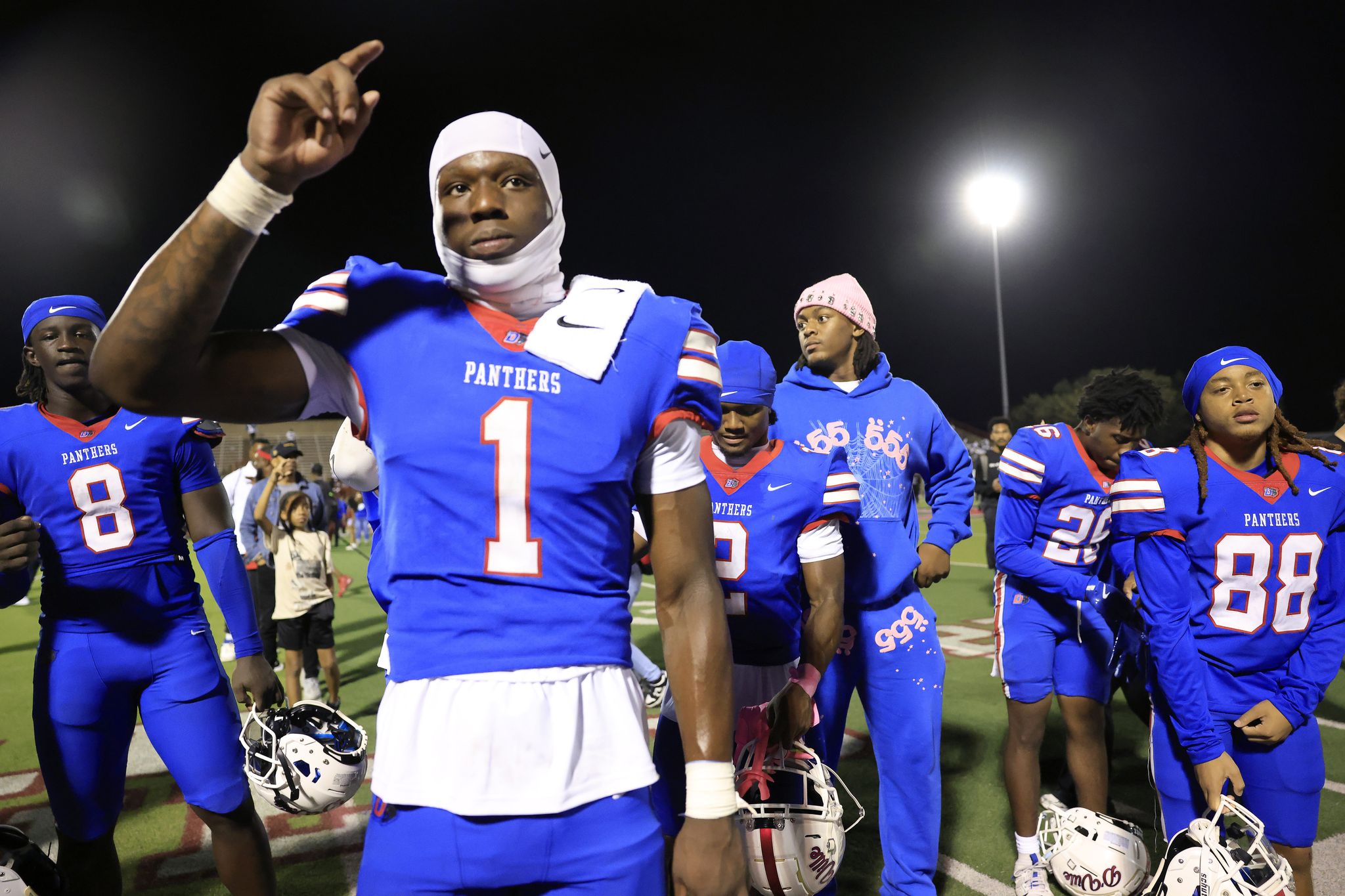 Previews for notable Dallas-area area round playoff football games