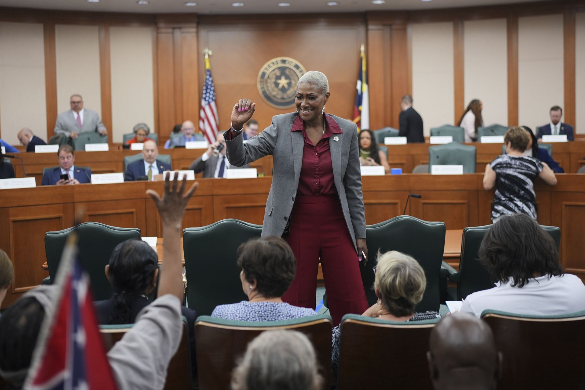 Texas House Democrats leave state to prevent vote on redistricting bill