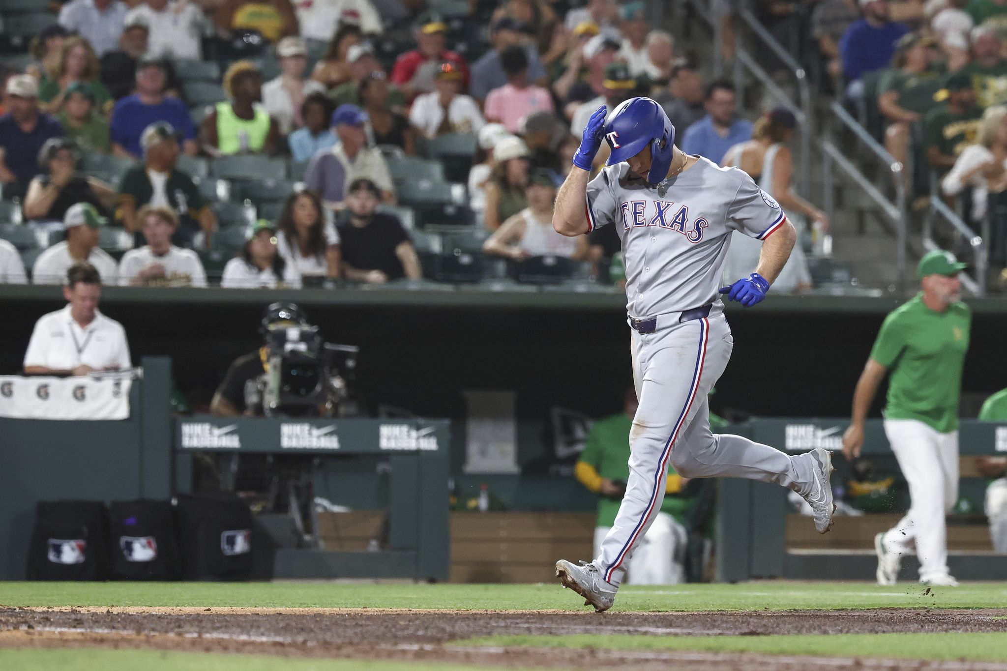 Corey Lee Rangers Rangers' heater continues with offensive onslaught against Athletics