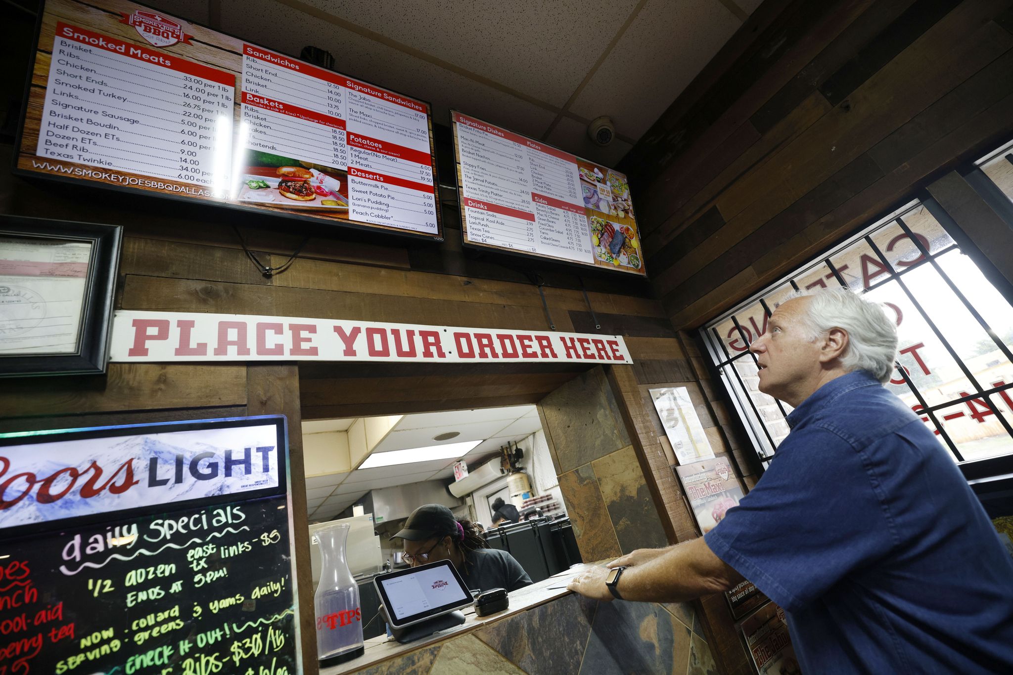 8 tips from a barbecue fanatic traveling to eat Texas' best