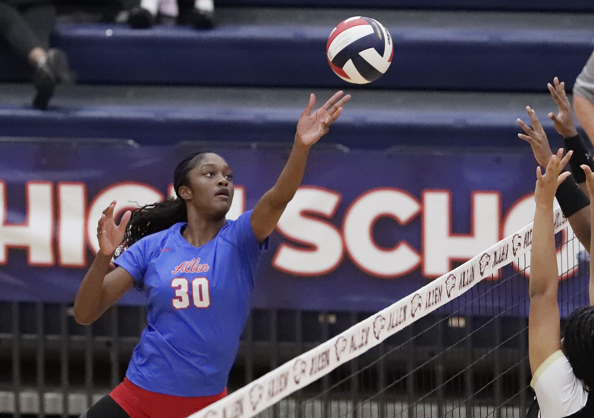 La recluta nacional número uno Maya Ogbogu de Allen se compromete con Texas A&M para jugar voleibol