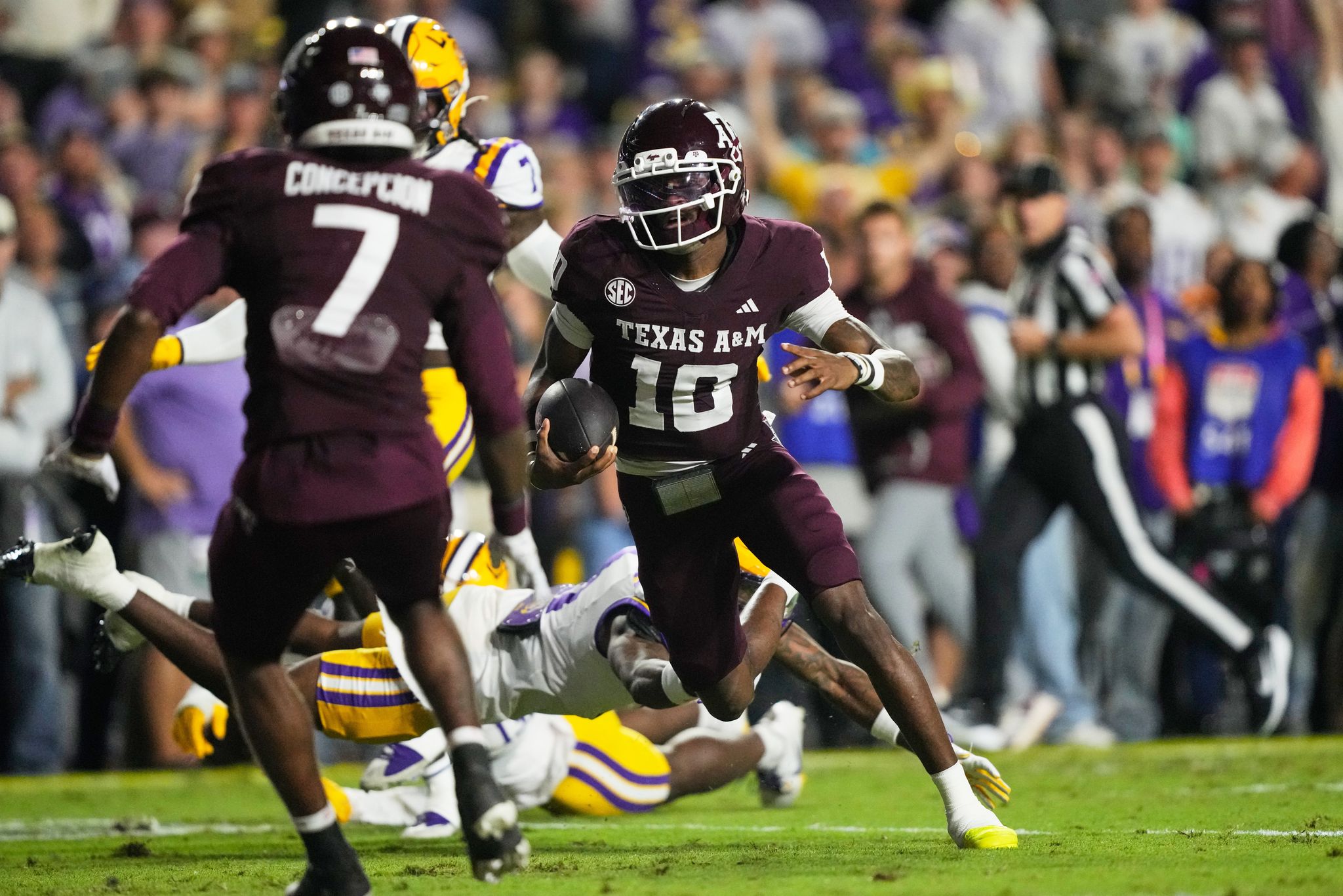 Podcast: Cowboys' disaster, Aggies' title hopes and more