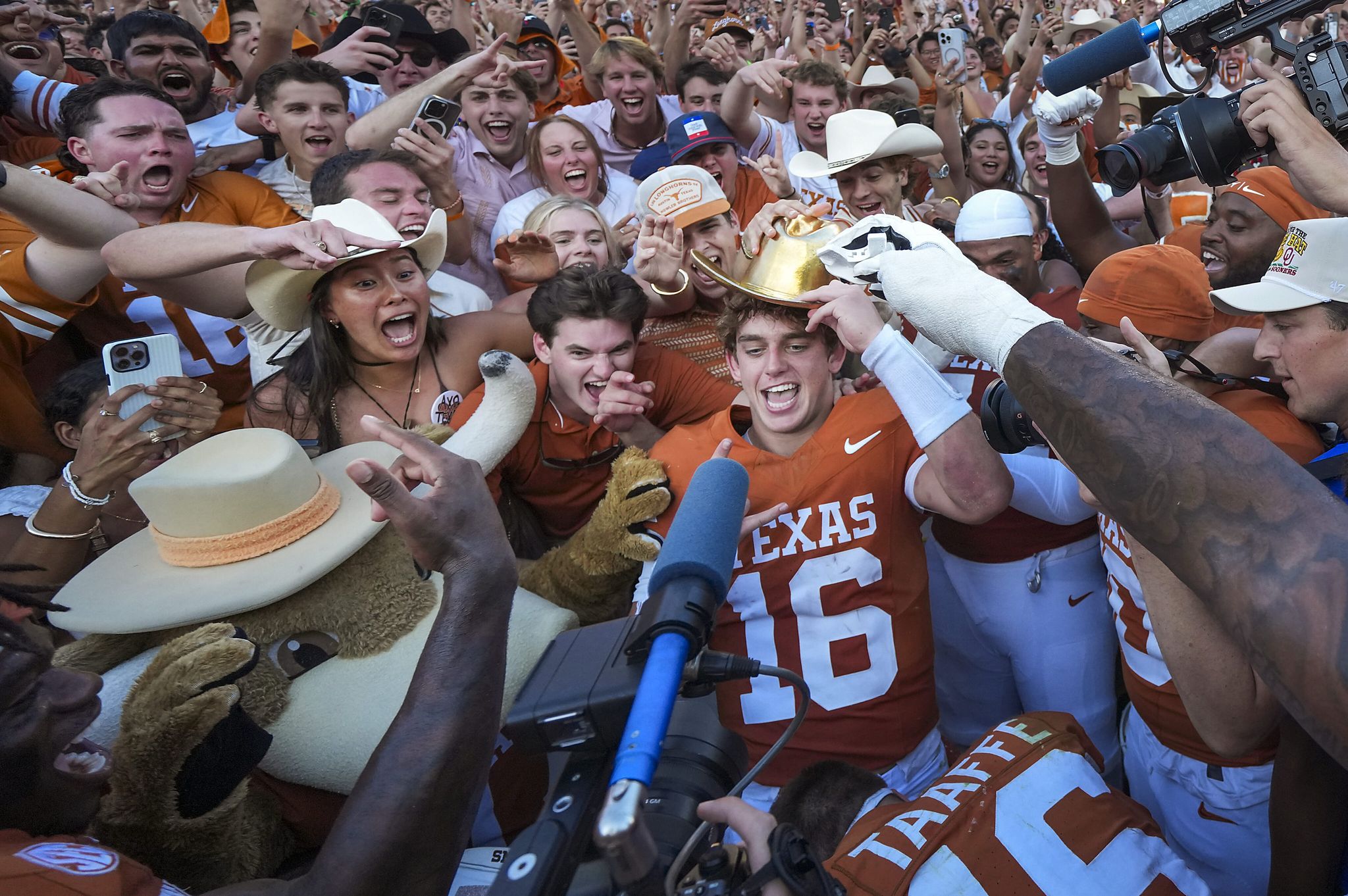 Texas college football in 12 questions: From Arch to CFP, a 2026 season primer Four award-winning sports columnists from prominent Texas news outlets tackle the top questions of a new season. By Kevin Sherrington , Cedric Golden , Mike Finger , Kirk Bohls , Columnist, Sports Columnist Aug 22, 2026