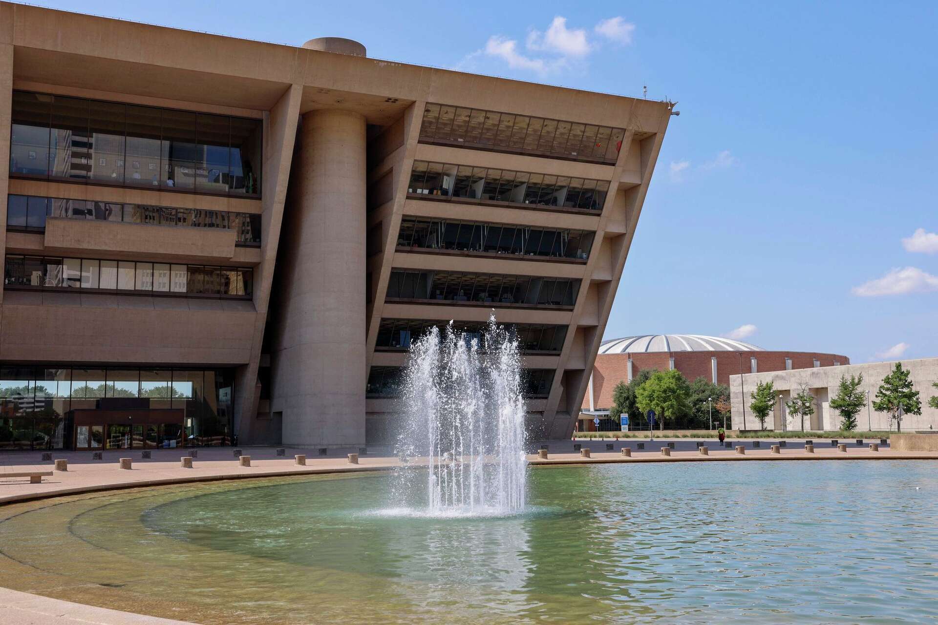 Dallas City Hall relocation supporters push back on architects' findings