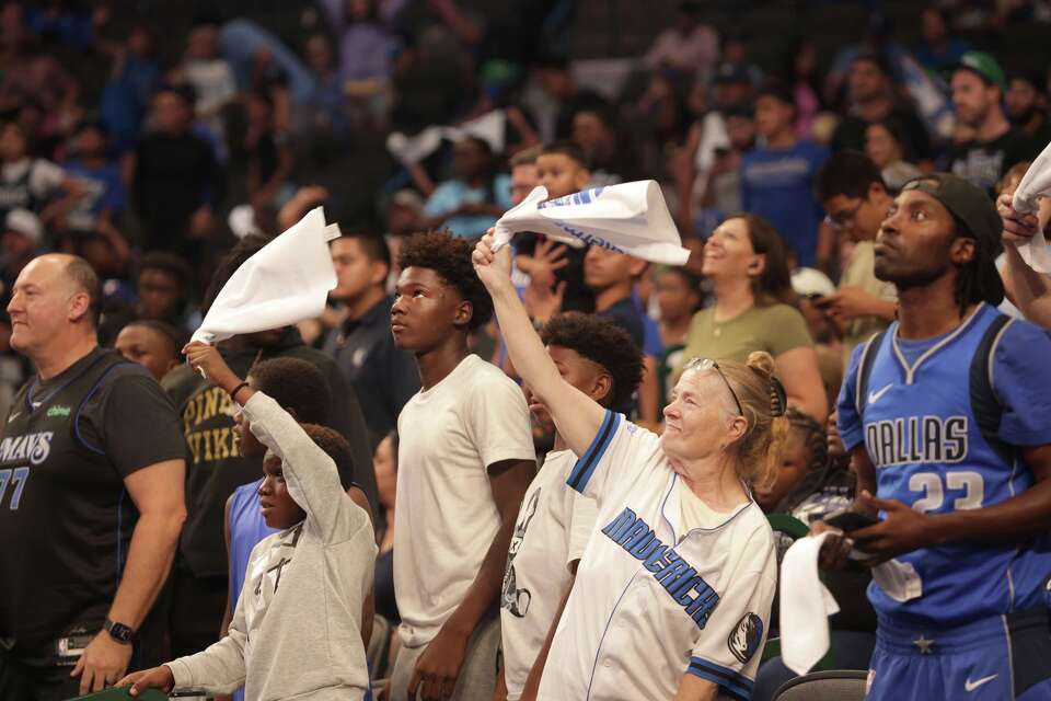 Mavericks seek fan input for new arena amenities, ticket offerings