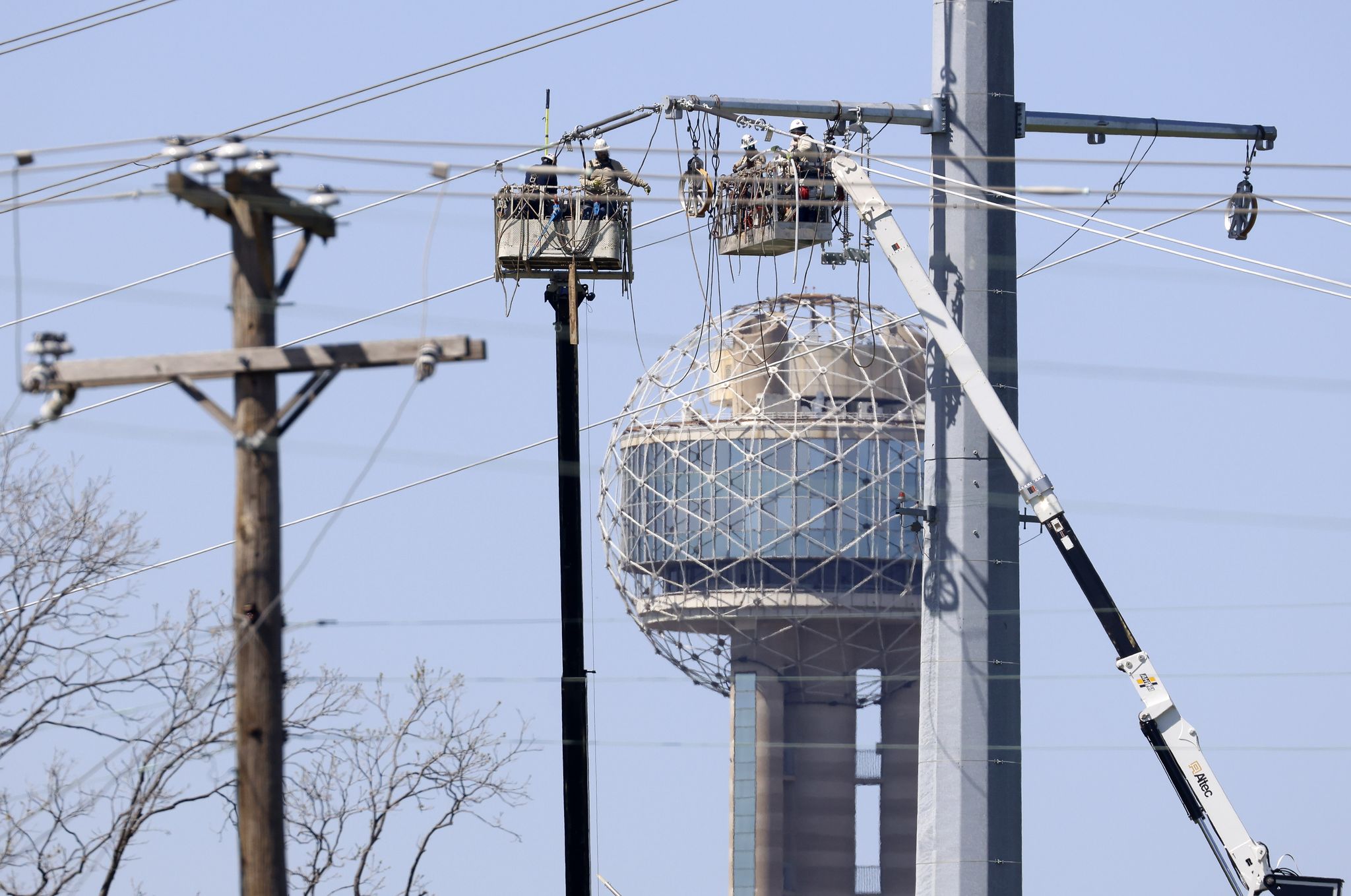 Thousands without power in Dallas, Collin counties after storm