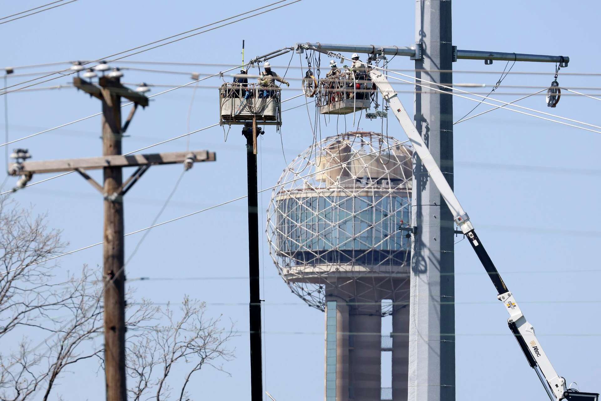 Thousands without power in Dallas, Collin counties after storm