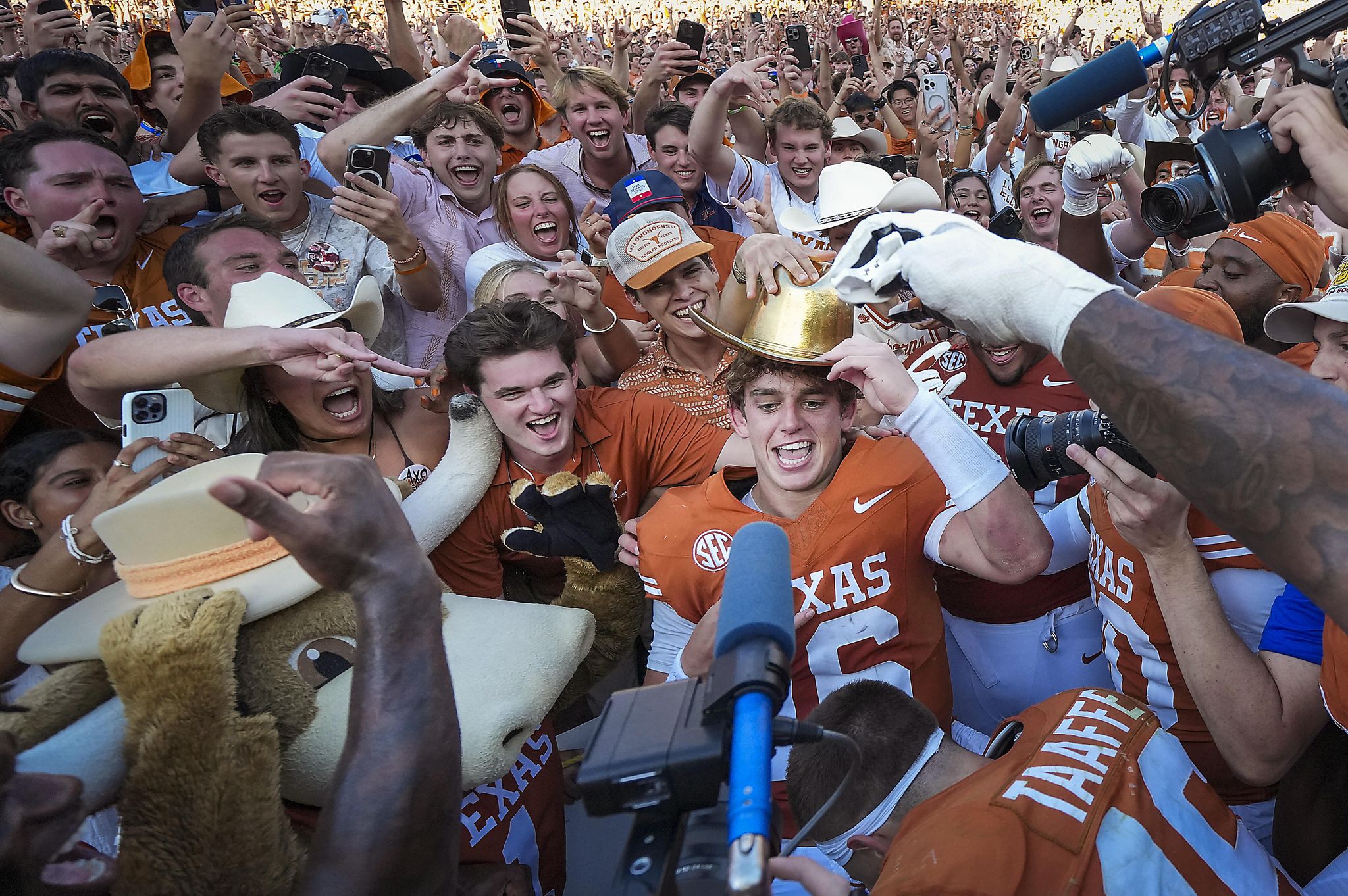 Arch Manning wasn't flashy, but Texas' simplified offensive approach ...