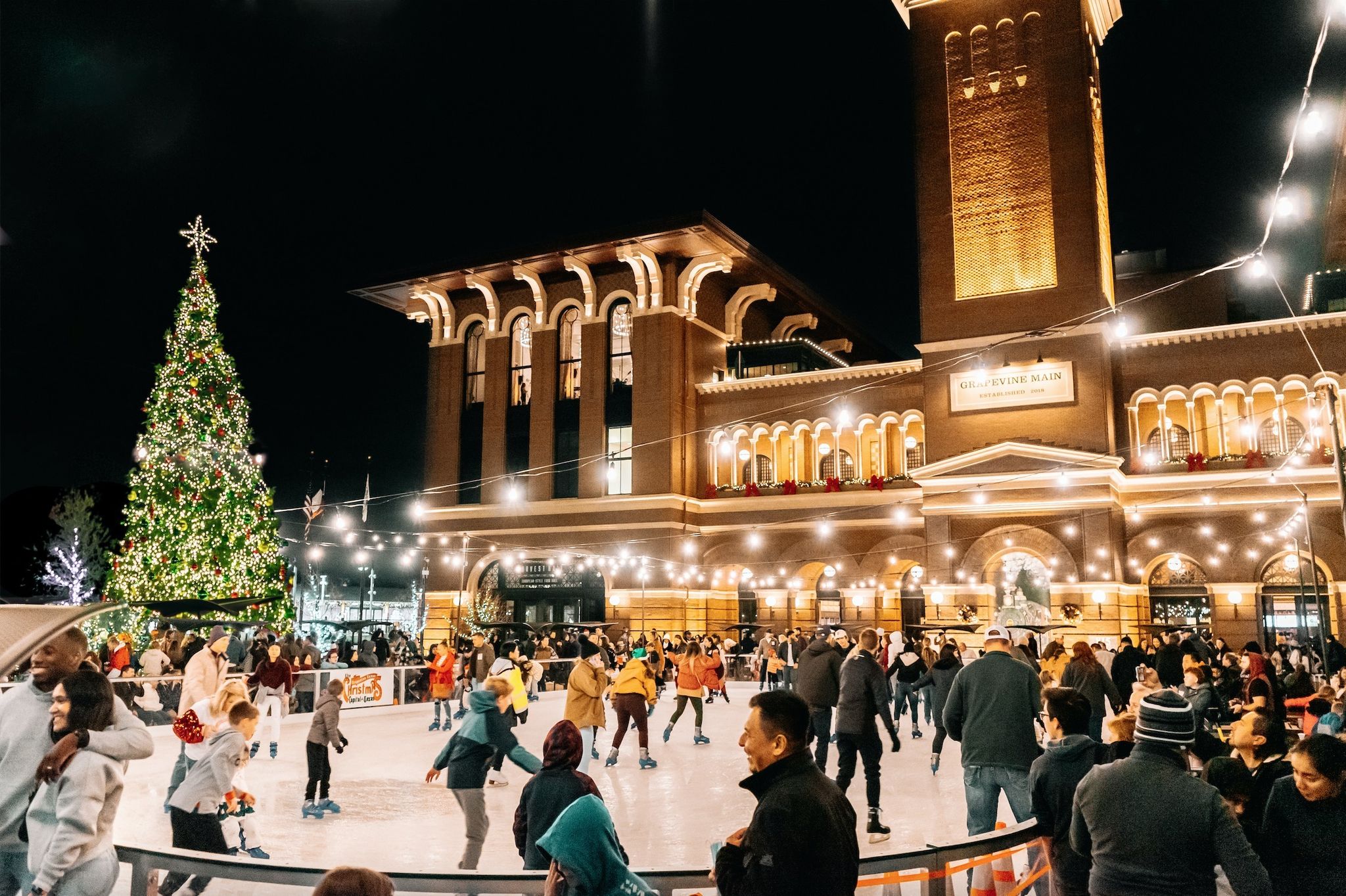 Best ice skating in Dallas-Fort Worth for the holidays with family