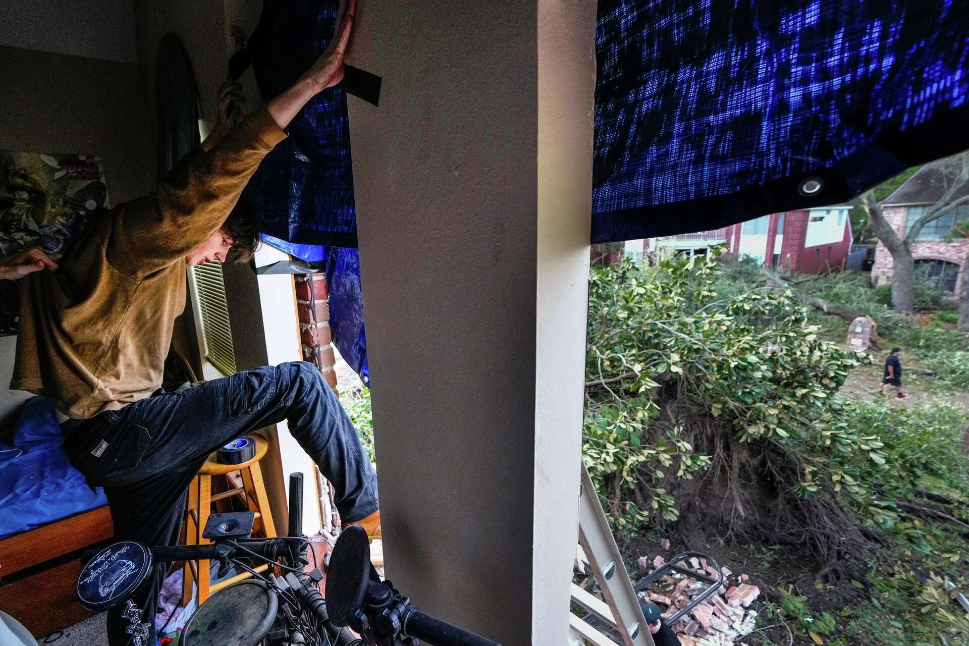 Houston area tornado leaves more than 100 homes damaged