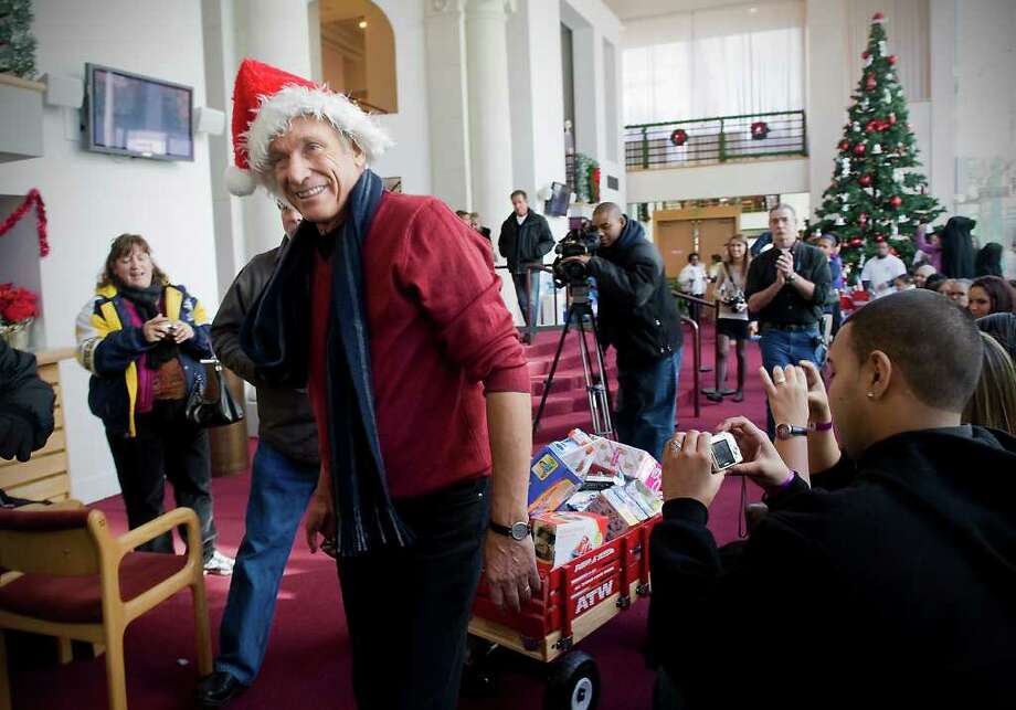 Maury Povich helps collect holiday toys for needy children