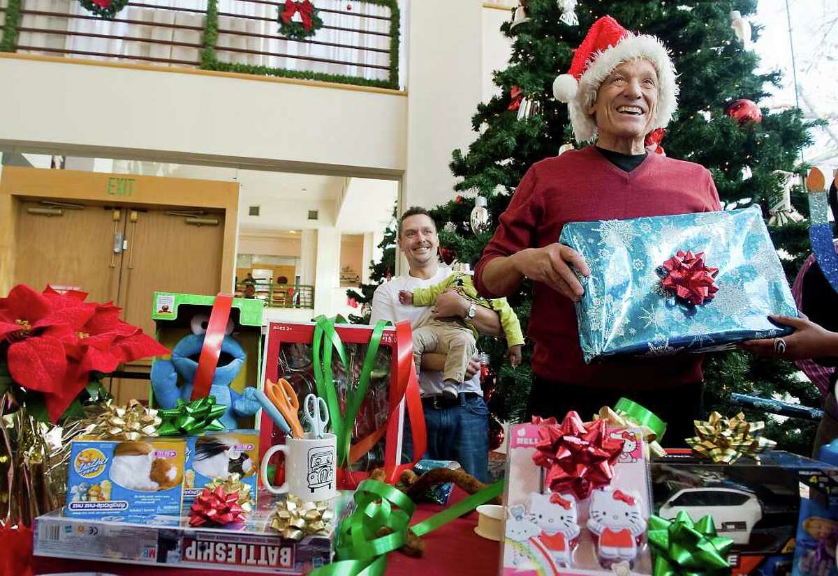 Maury Povich helps collect holiday toys for needy children