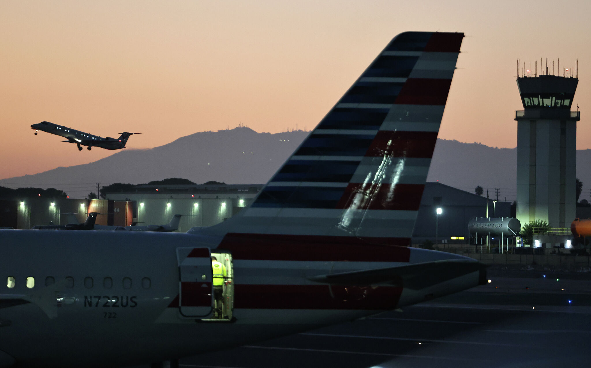 FAA changes air safety rule after near miss at Calif. airport