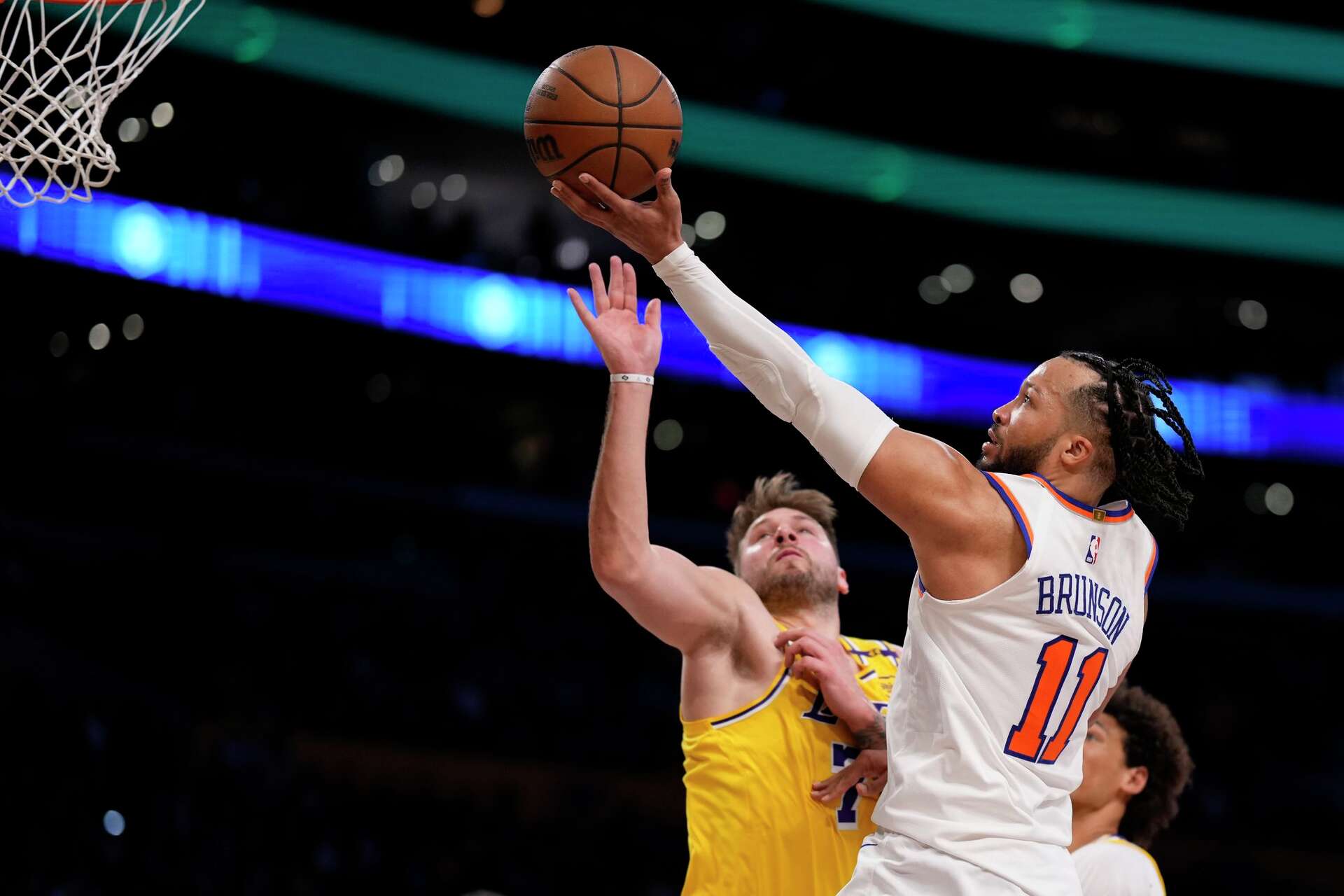 Luka Doncic, Jalen Brunson swap jerseys after ex-Mavs face off in LA