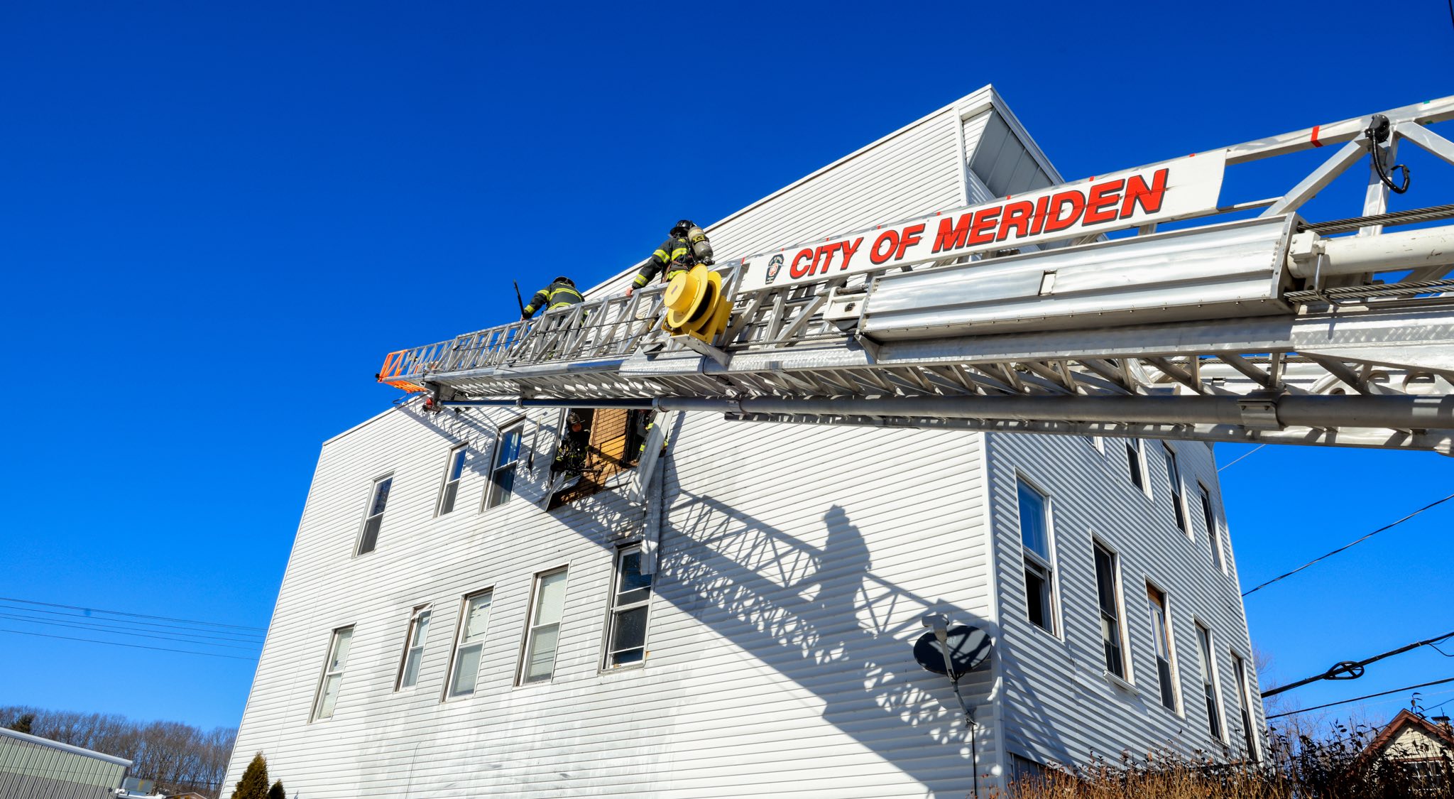 Meriden crews rescue person from fire on Windsor Avenue: Officials