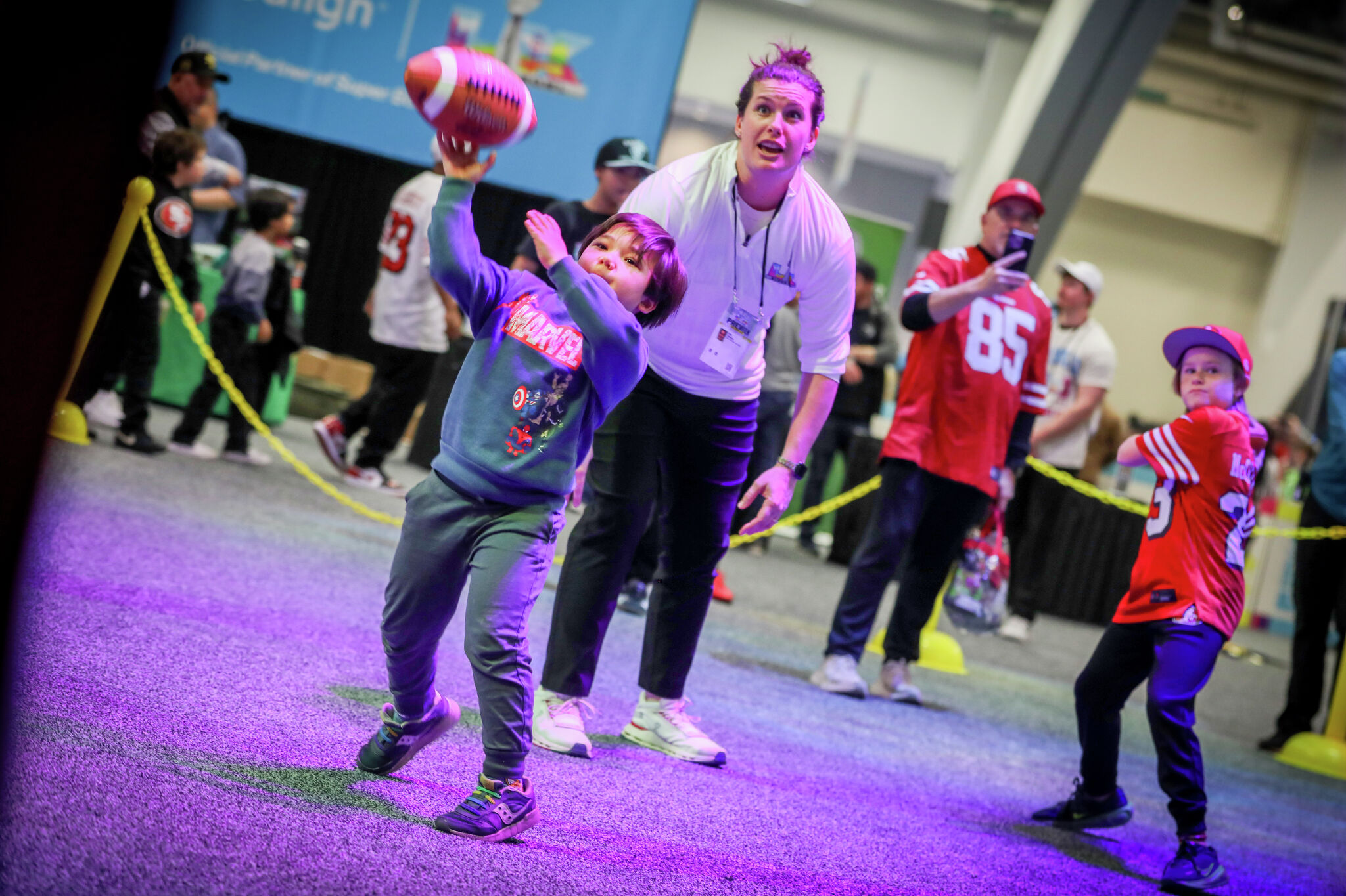 Thousands flood Super Bowl Experience fan fest in S.F.