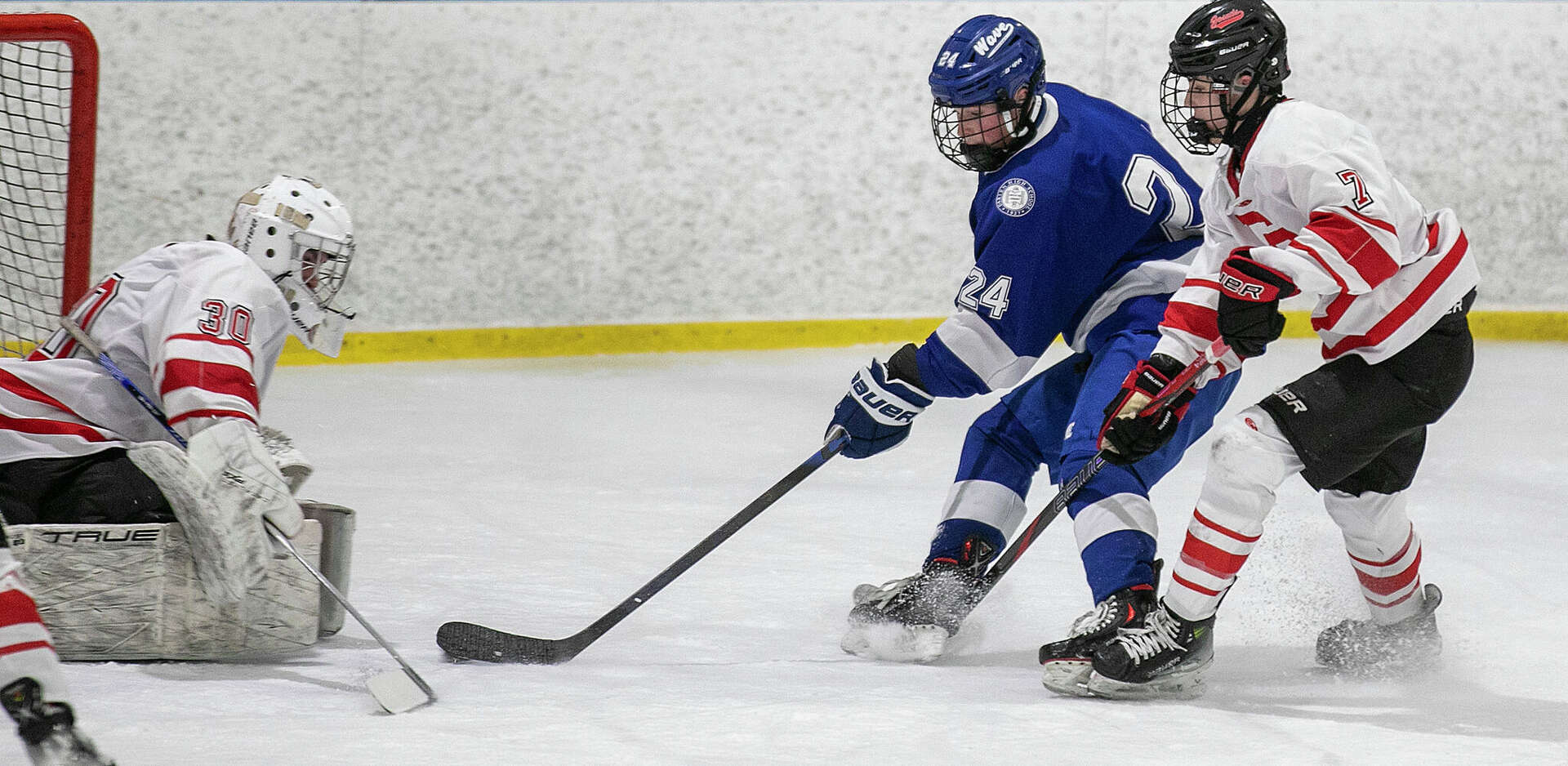 Darien boys hockey downs Fairfield Prep in 1 vs. 2 showdown