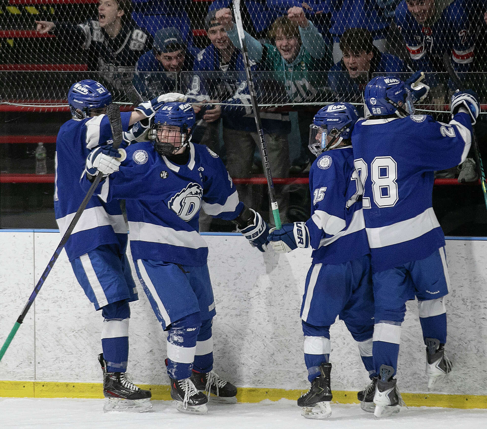 Darien boys hockey downs Fairfield Prep in 1 vs. 2 showdown