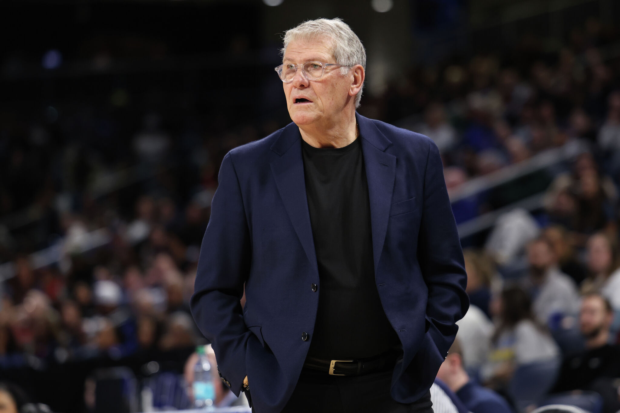 UConn's Geno Auriemma pans Chicago deep dish pizza