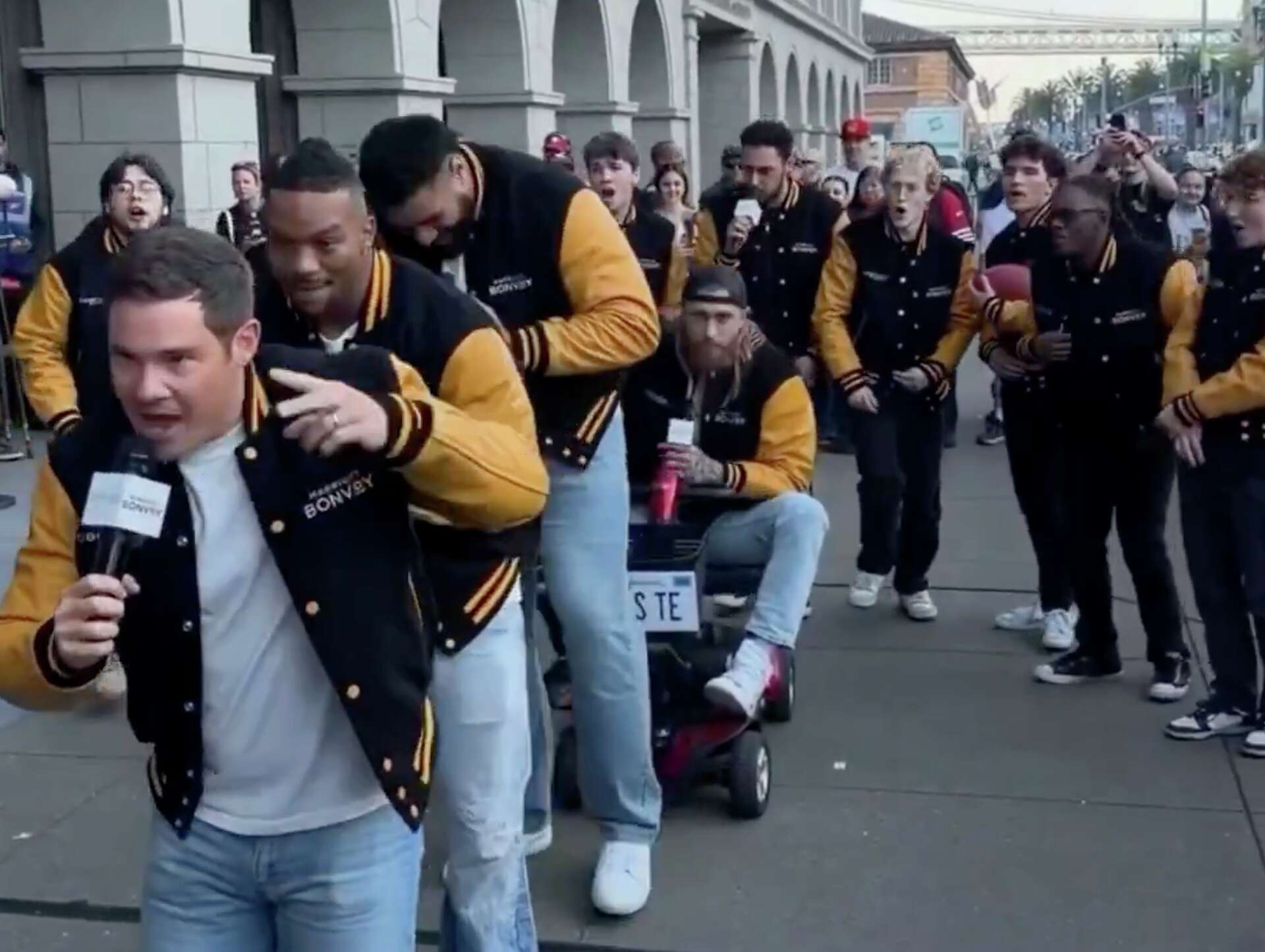 49ers’ George Kittle joins Adam Devine in street sing-along