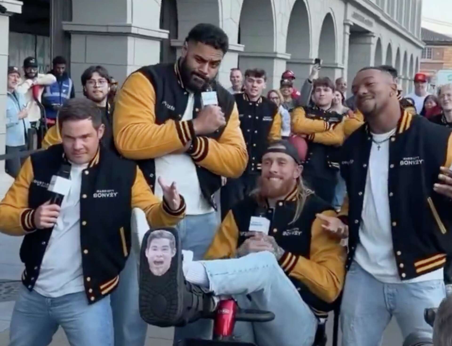 49ers’ George Kittle joins Adam Devine in street sing-along