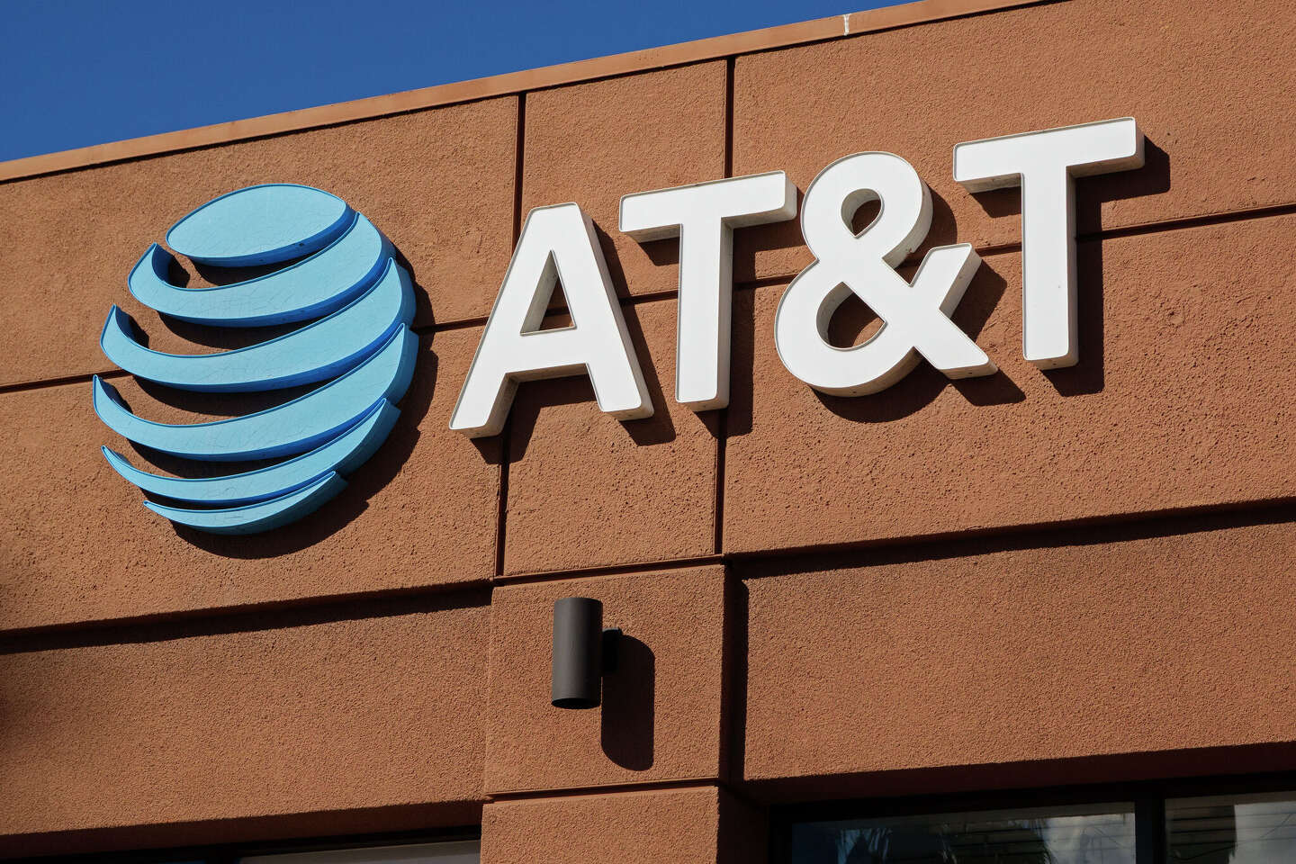 Here's how much lawyers want in fees from AT&T data breach settlement
