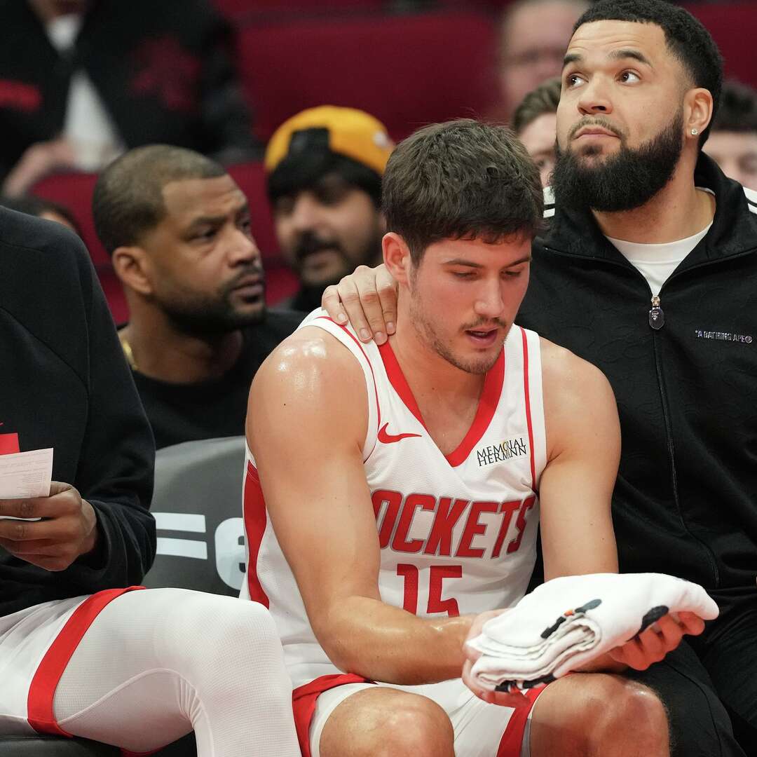 Houston Rockets guard Fred Vanvleet (5) puts his arm around Houston Rockets guard Reed Sheppard (15) as they sit on the bench in the fourth quarter against the Charlotte Hornets at the Toyota Center in Houston on Thursday, Feb. 5, 2026. Charlotte Hornets defeated the Houston Rockets 109-99.