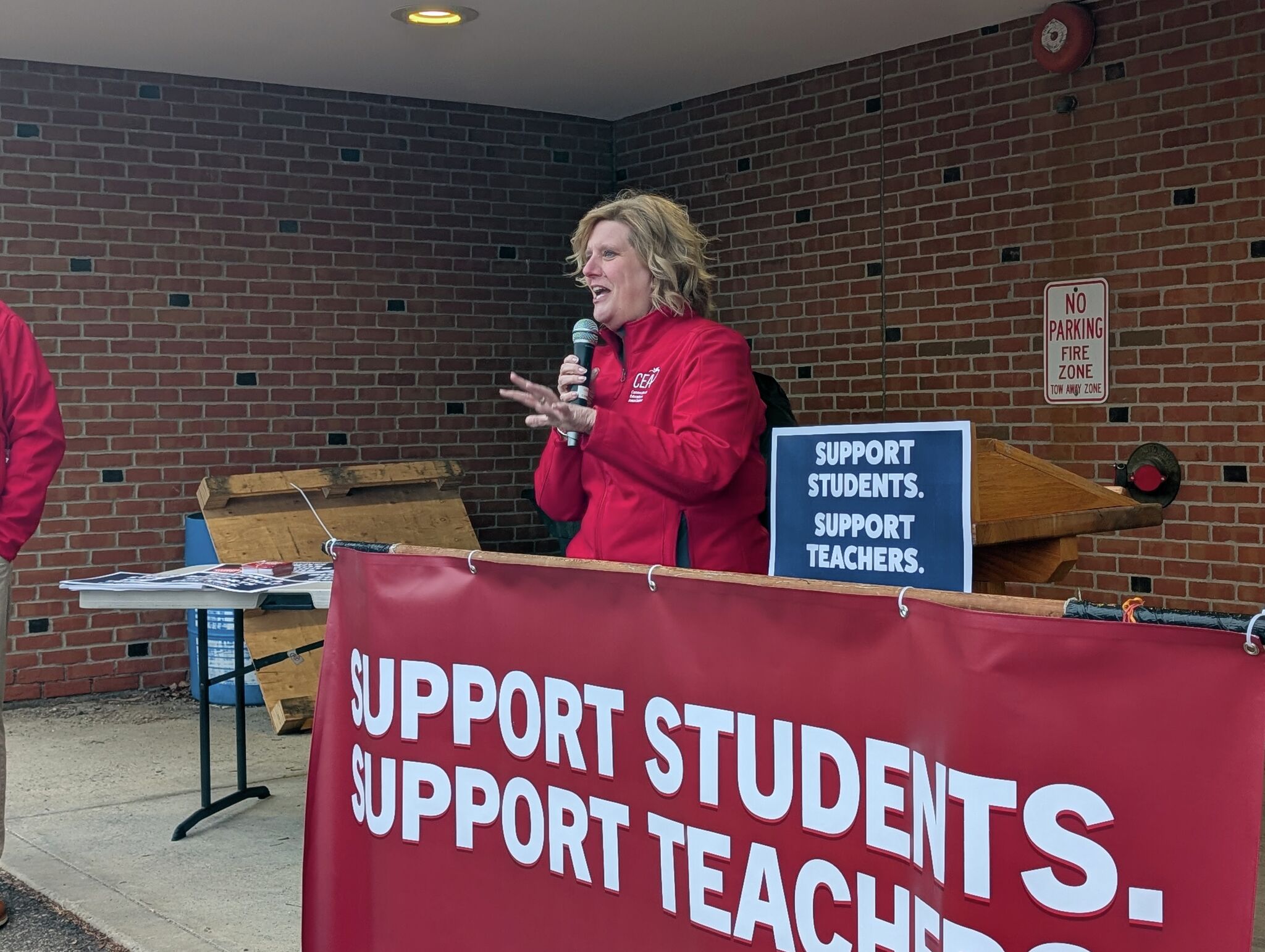 CT GOP senators call for teachers union head to resign over ICE post