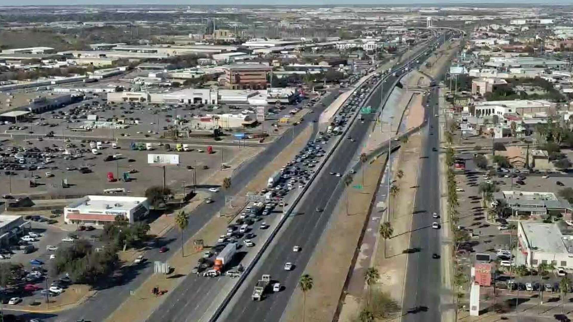 Multi-vehicle crash shuts down southbound I-35 near Calton Road