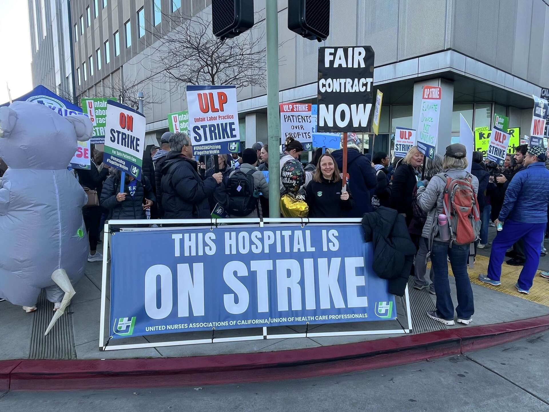 Oakland: More Kaiser Workers Threaten To Join In Largest Health Care Strike