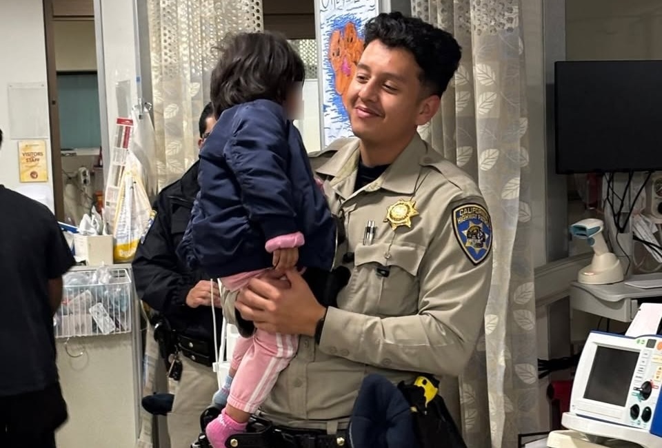 Parents arrested after children found in car on Highway 1